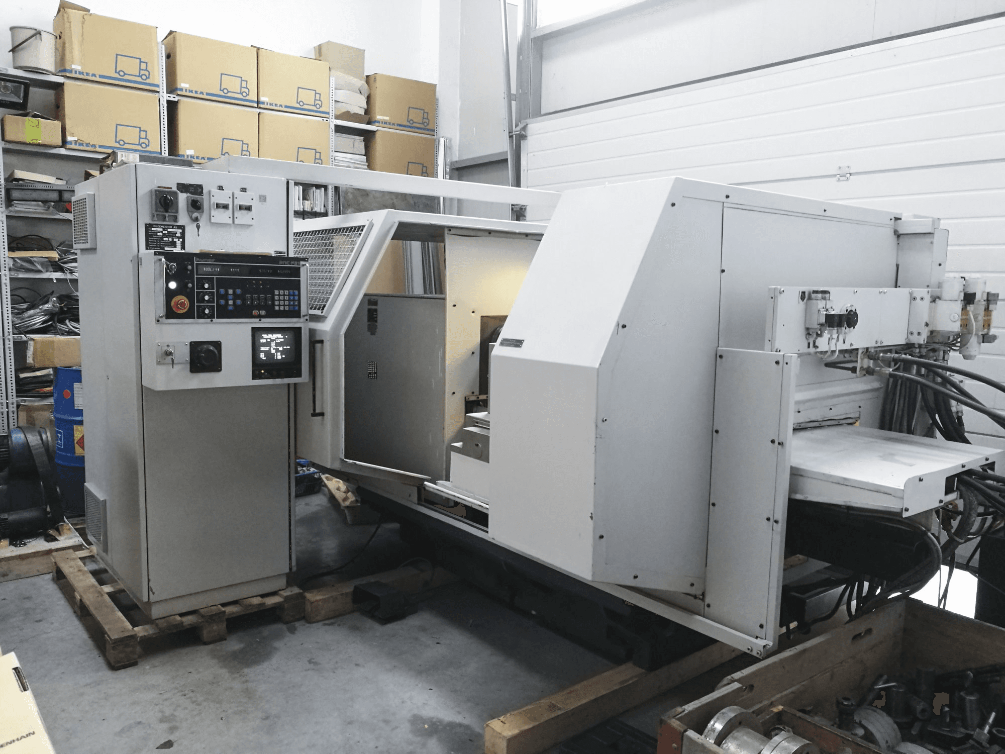 Recht aanzicht van Gildemeister RNF 40/200 machine