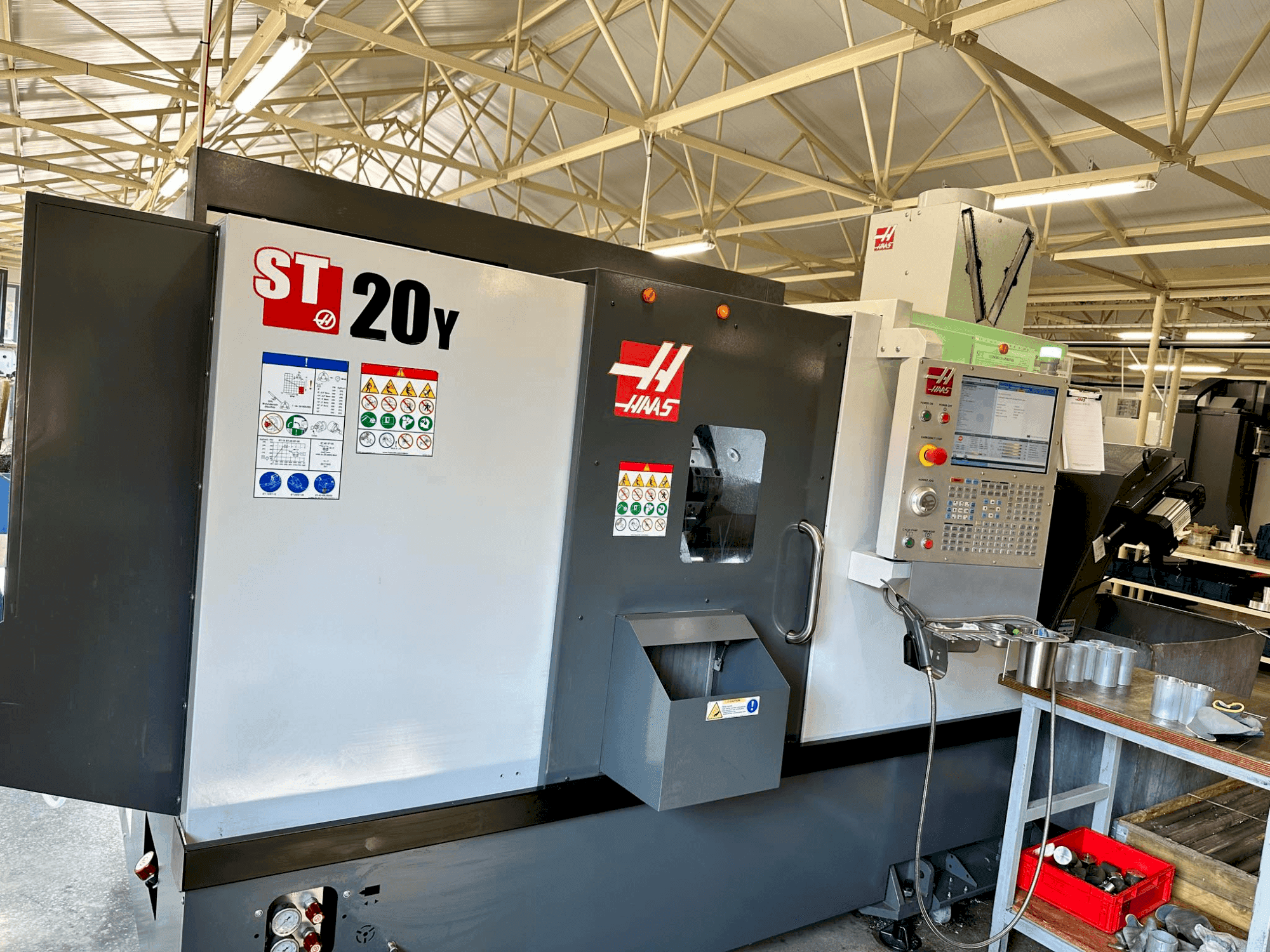 Vooraanzicht van HAAS ST-20Y (2022) machine