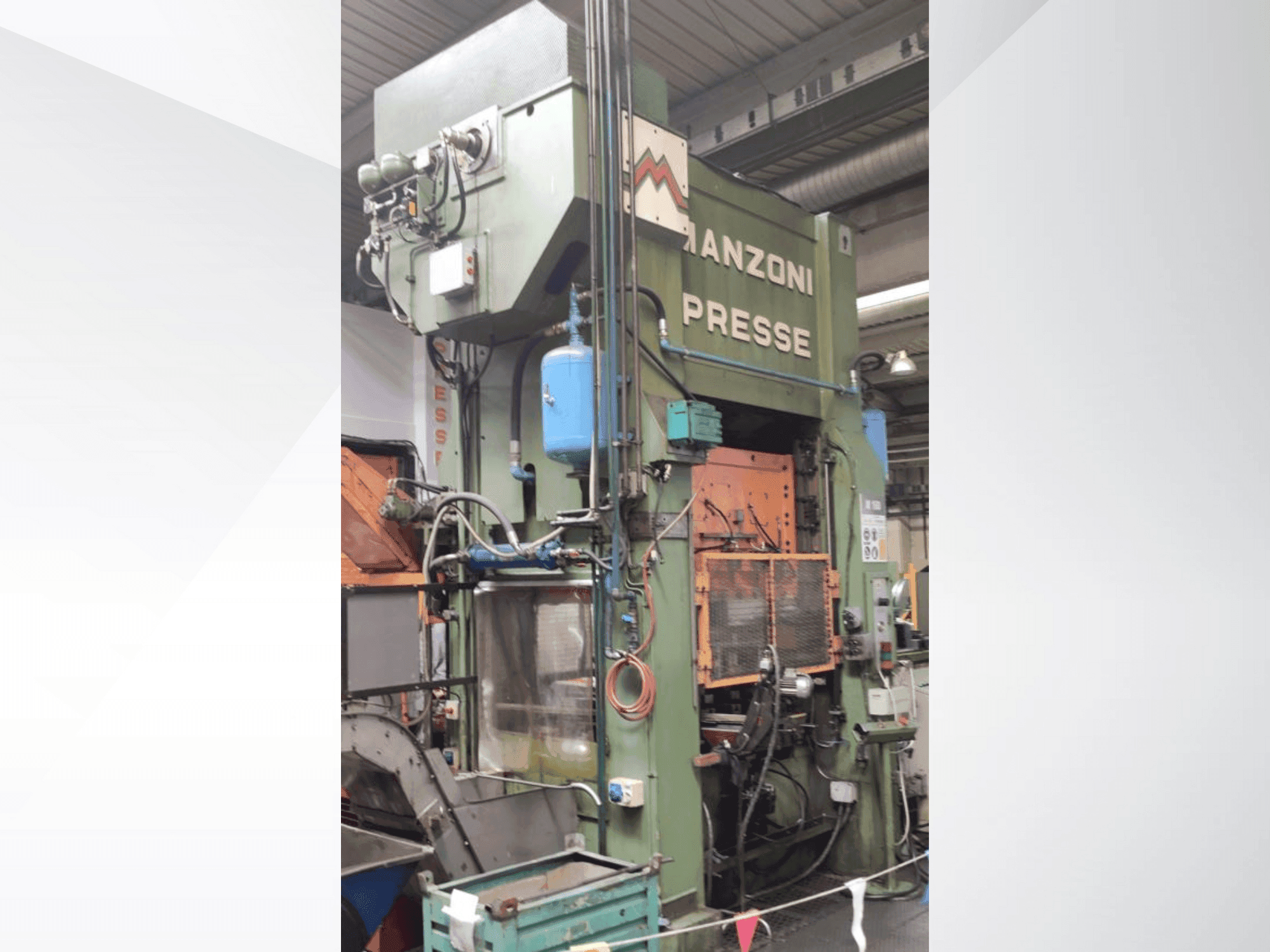 Vooraanzicht van RAVNE PRESSES Manzoni 160 machine