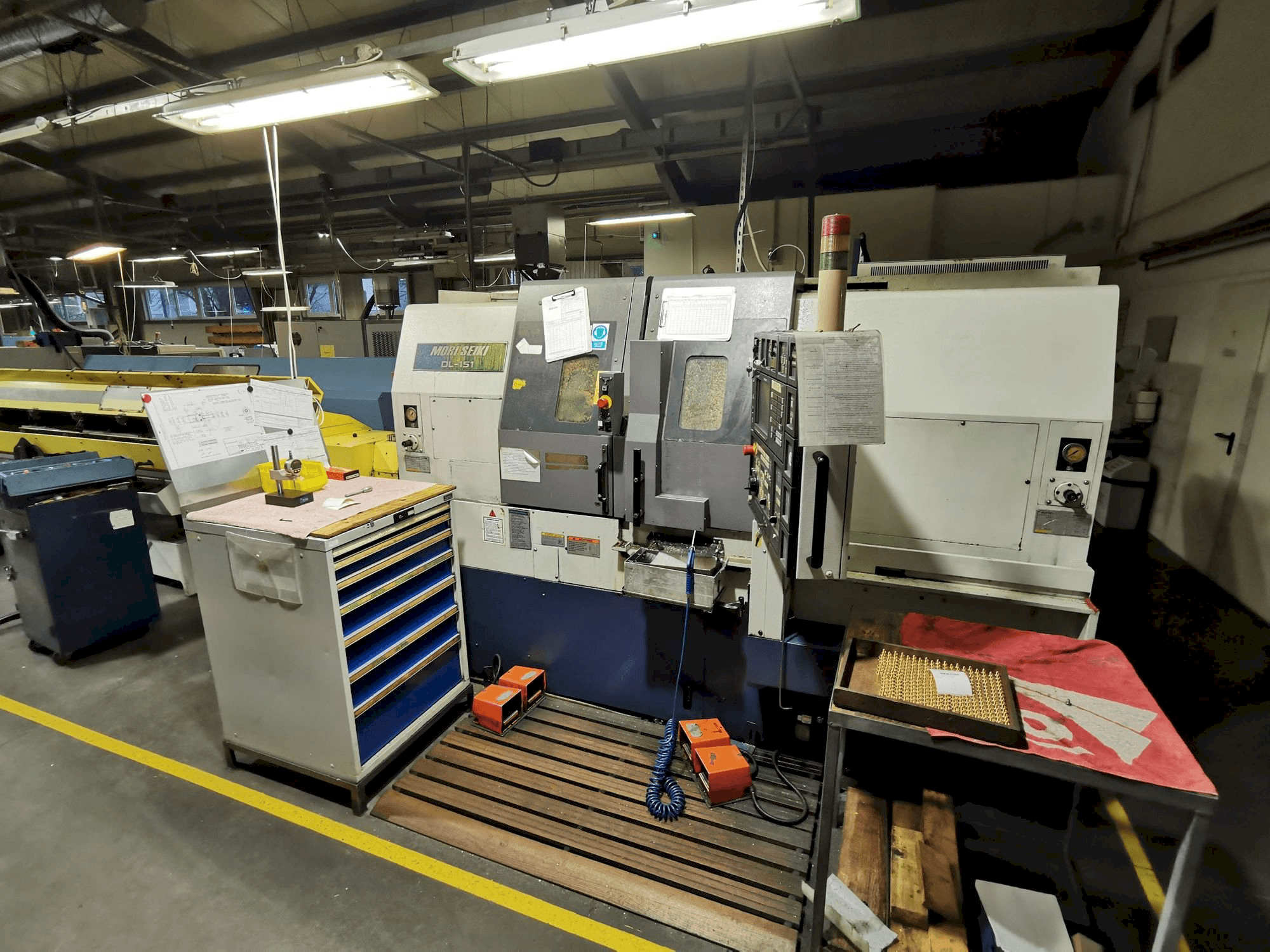 Vooraanzicht van MORI SEIKI DL-151Y machine
