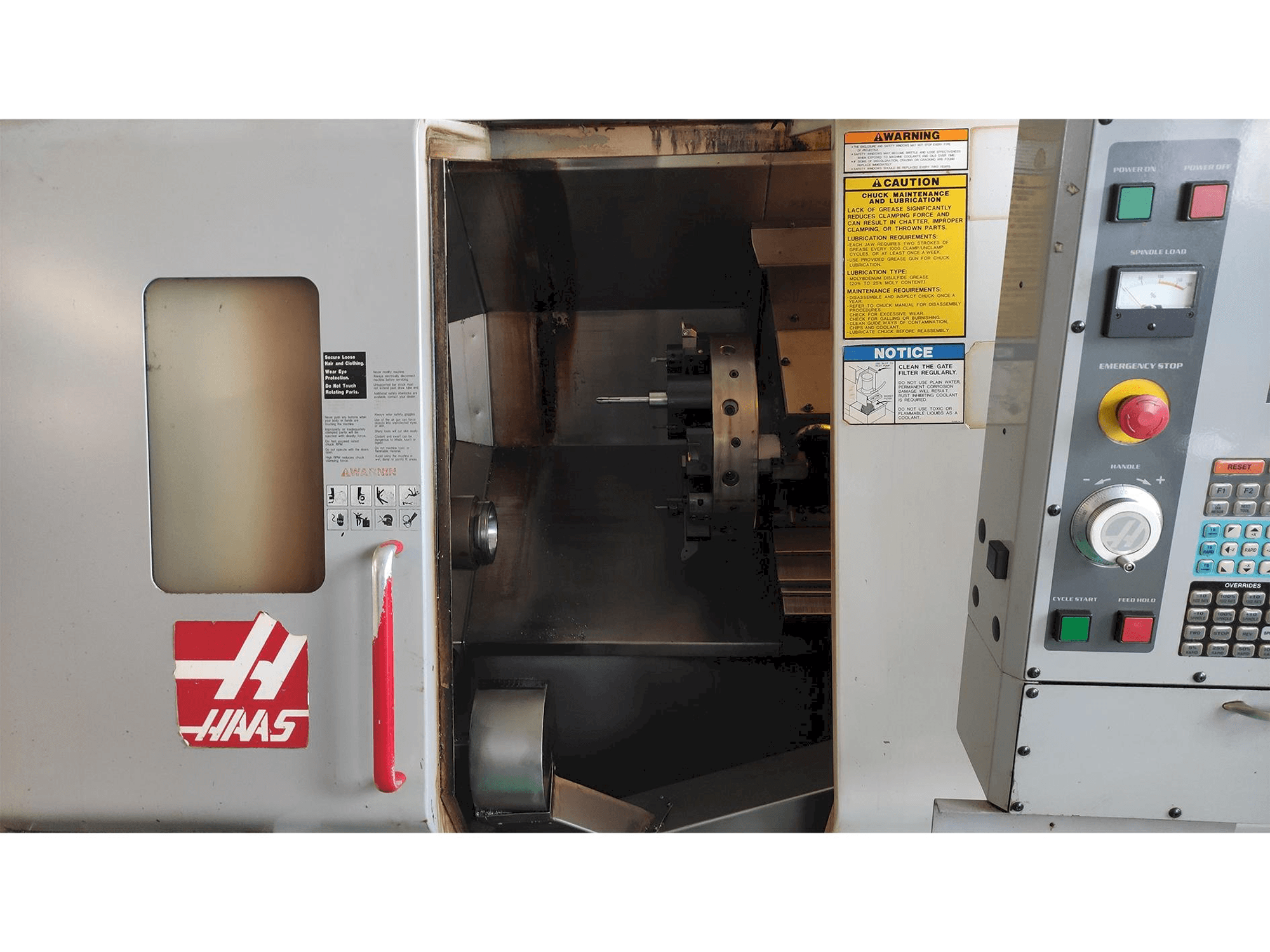Vooraanzicht van HAAS SL-20HE machine