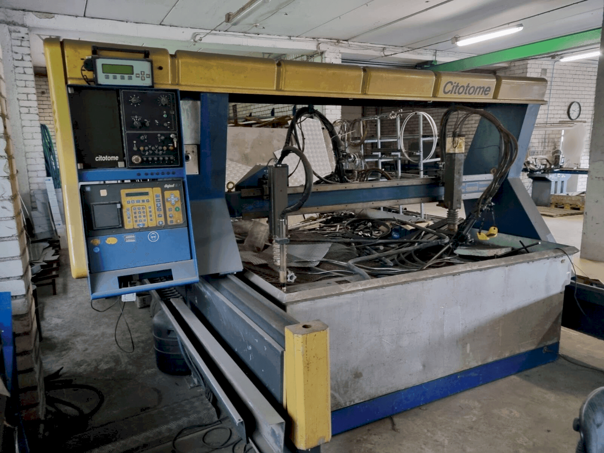 Vooraanzicht van Citizen CPM 100R machine