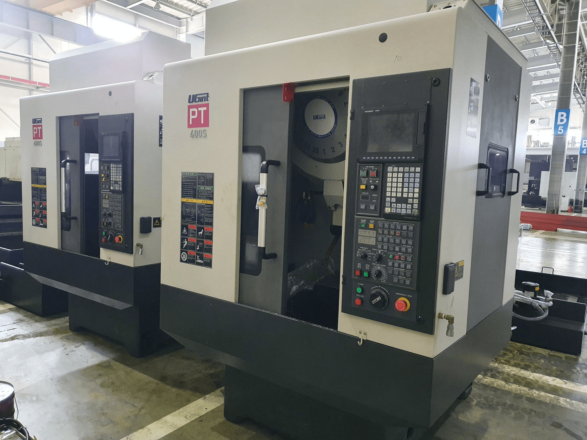 Vooraanzicht van UGINT PT400S machine