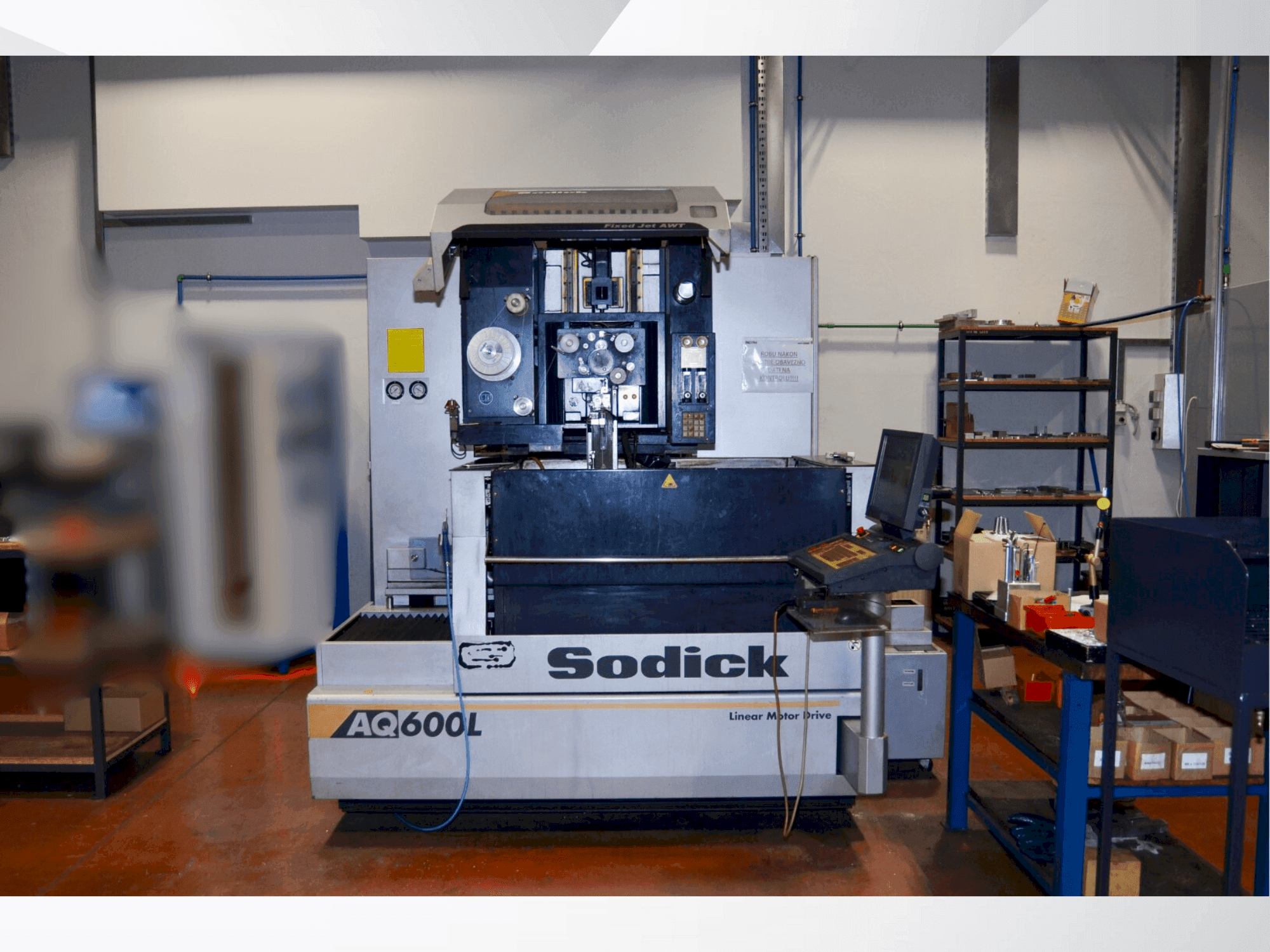 Vooraanzicht van Sodick AQ 600L machine