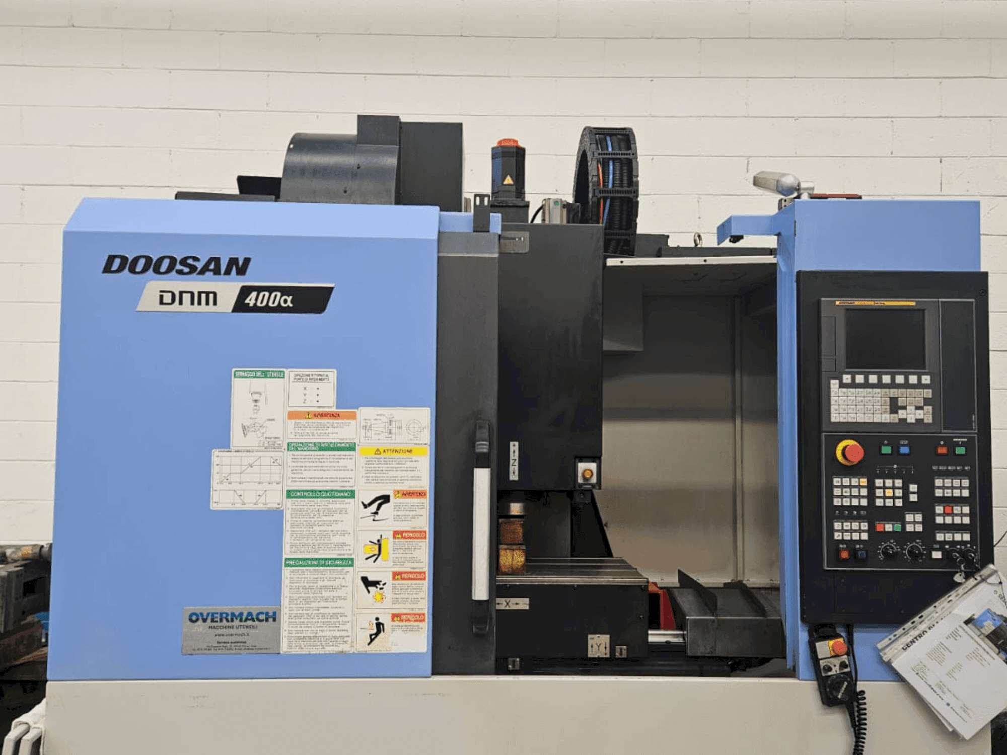 Vooraanzicht van DOOSAN DNM 400 alpha machine