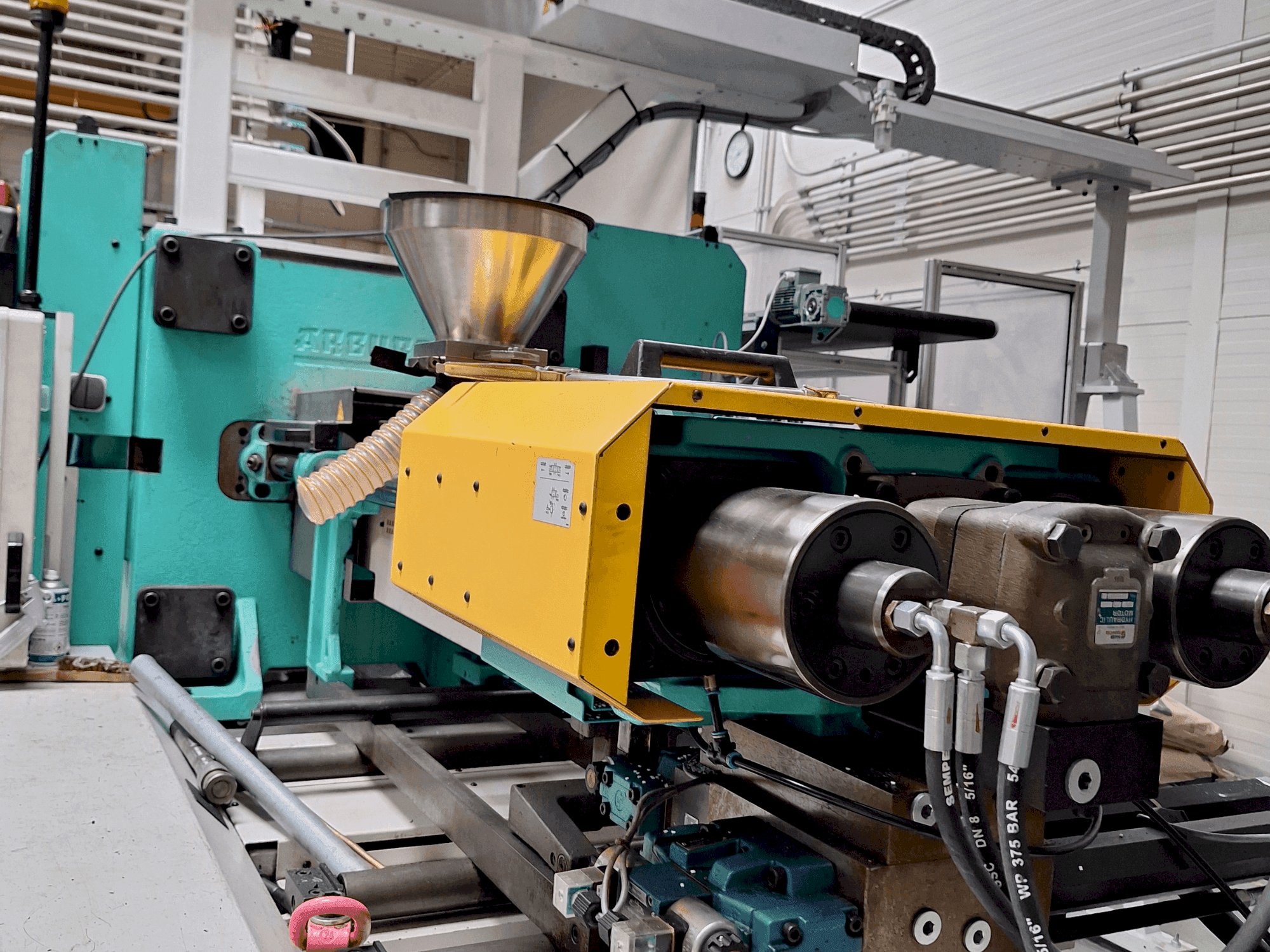 Vooraanzicht van Arburg 630 S 2500-675 machine