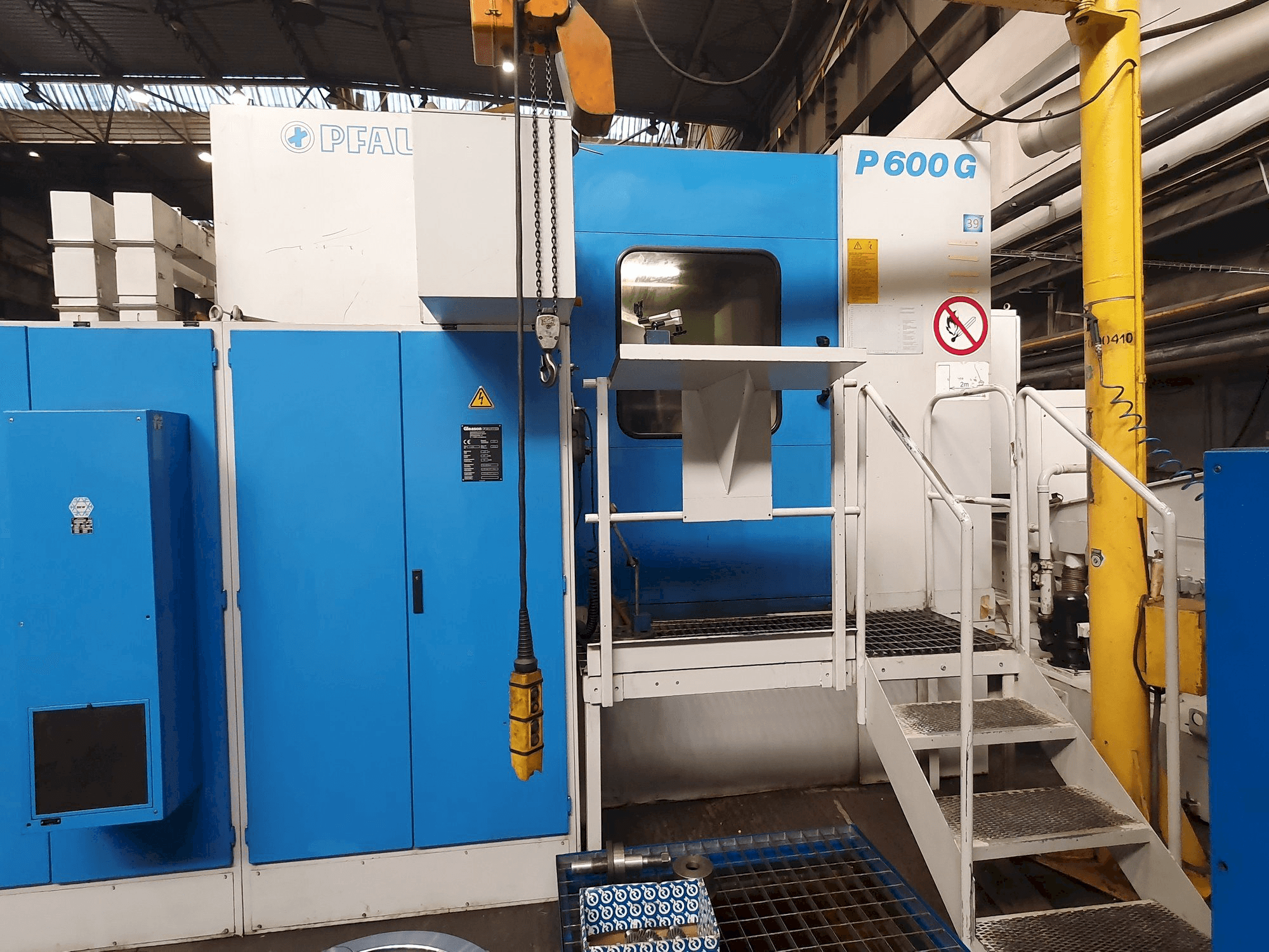 Vooraanzicht van Gleason PFAUTER P 600G machine