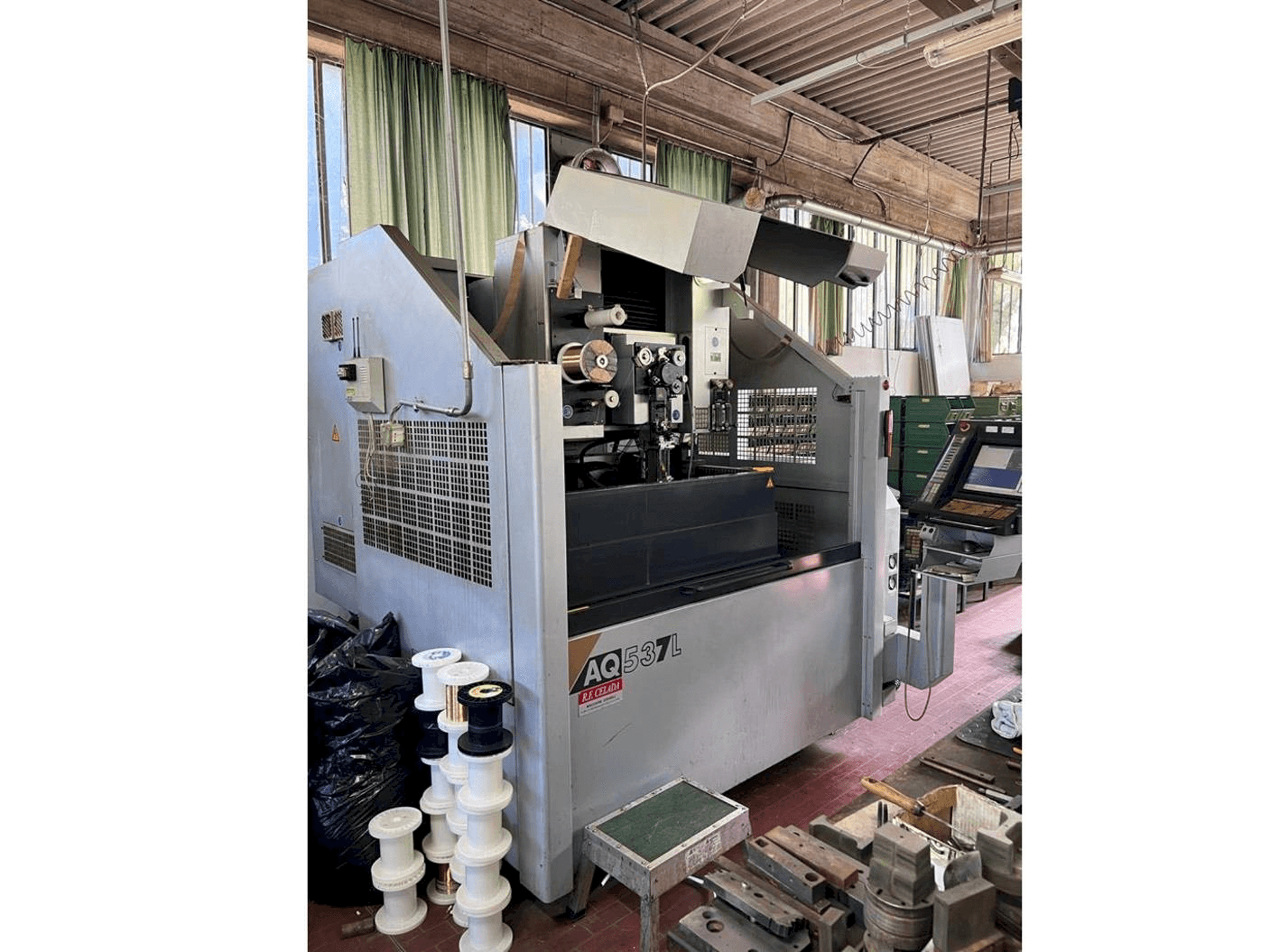 Vooraanzicht van Sodick AQ537L machine