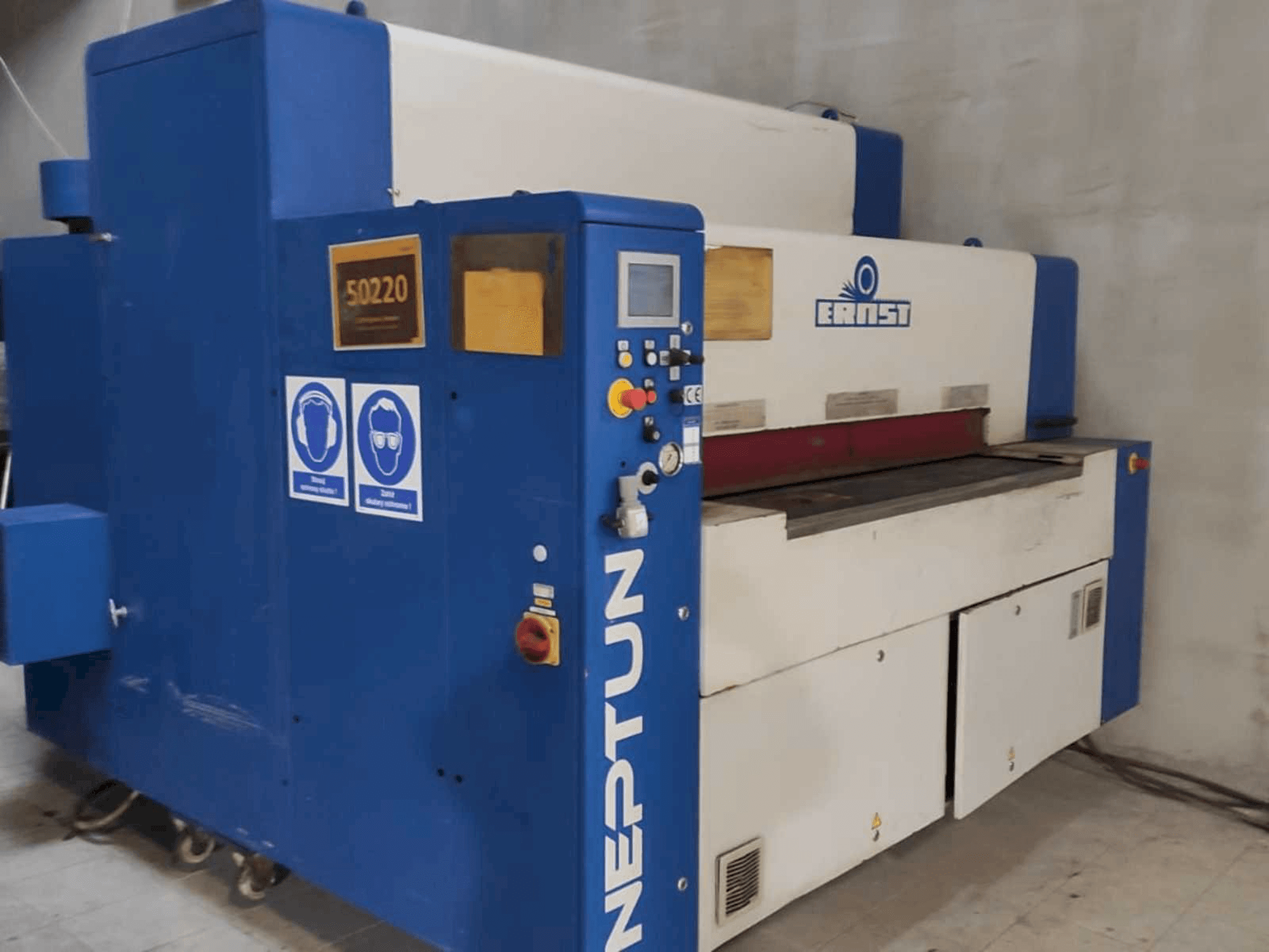 Vooraanzicht van ERNST NEPTUN ES 1500 machine