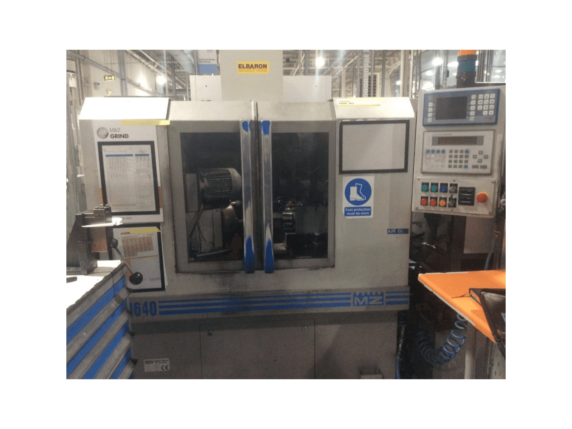 Vooraanzicht van Monnier & Zahner M640 CNC machine