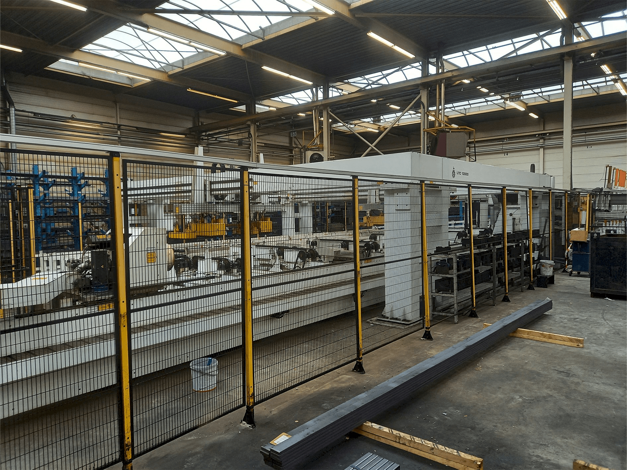 Vooraanzicht van Balliu LTC 13000 machine