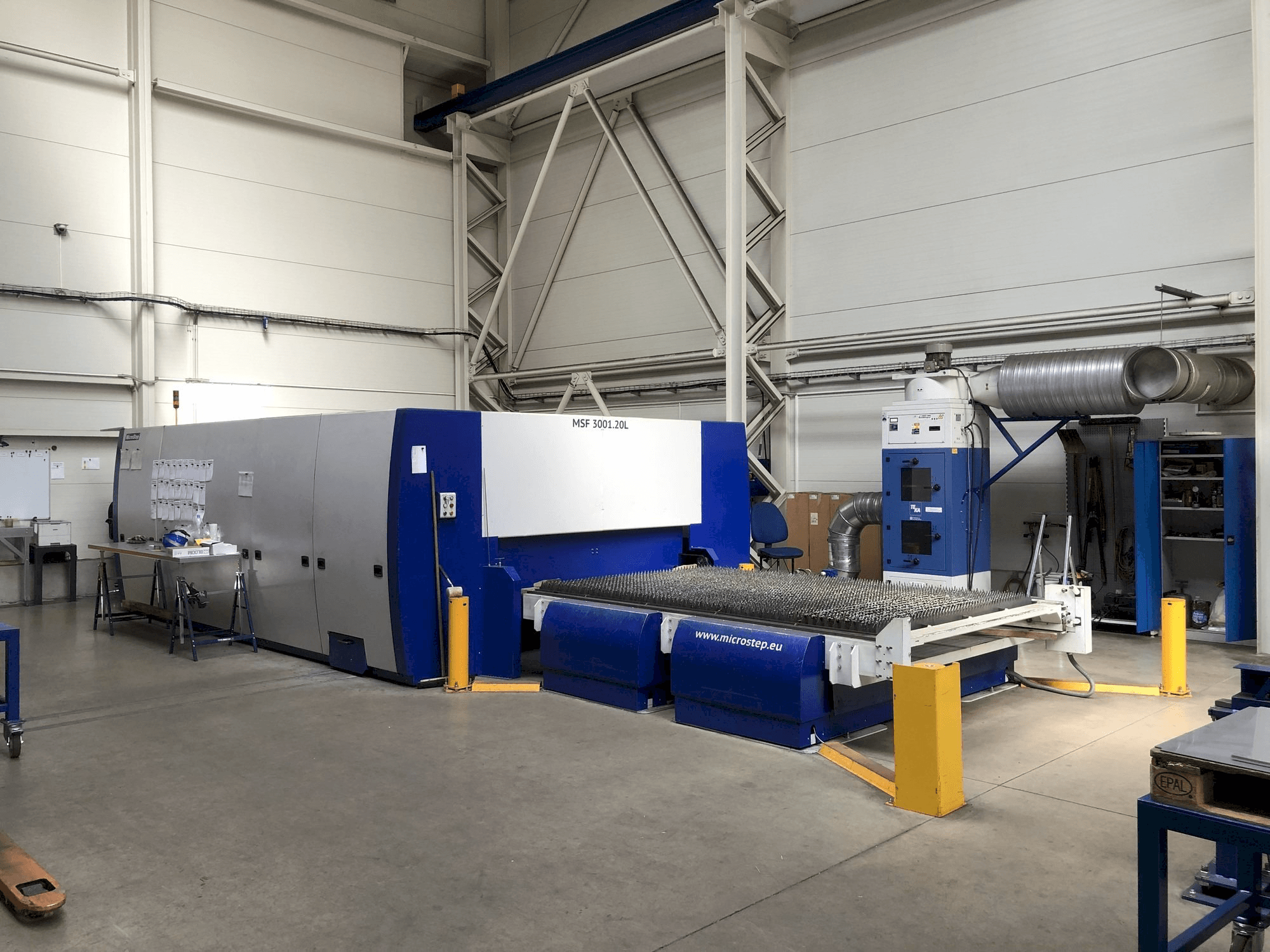 Linkerzijdeaanzicht van MicroStep MSF 3001.20L machine