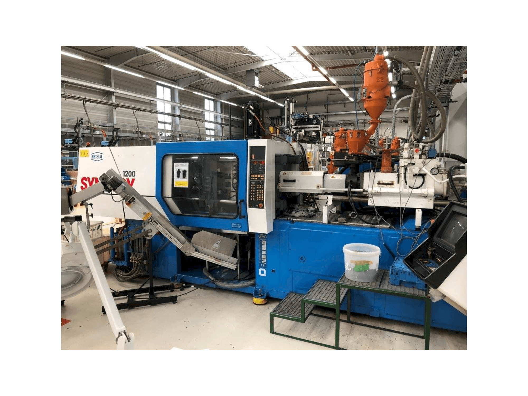 Vooraanzicht van Netstal Synergy S1200-230 machine