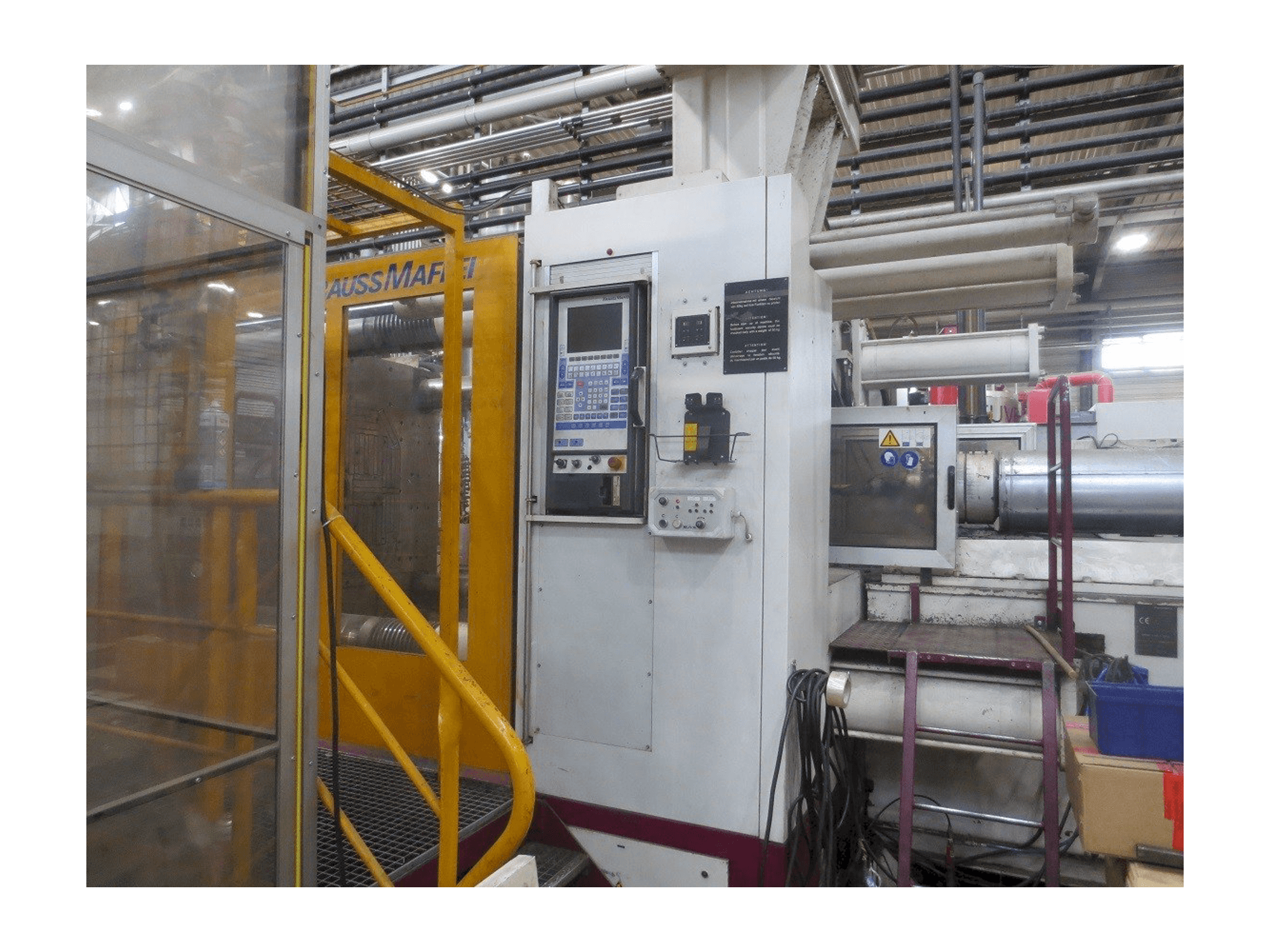 Vooraanzicht van Krauss Maffei 1600-14700 MC machine