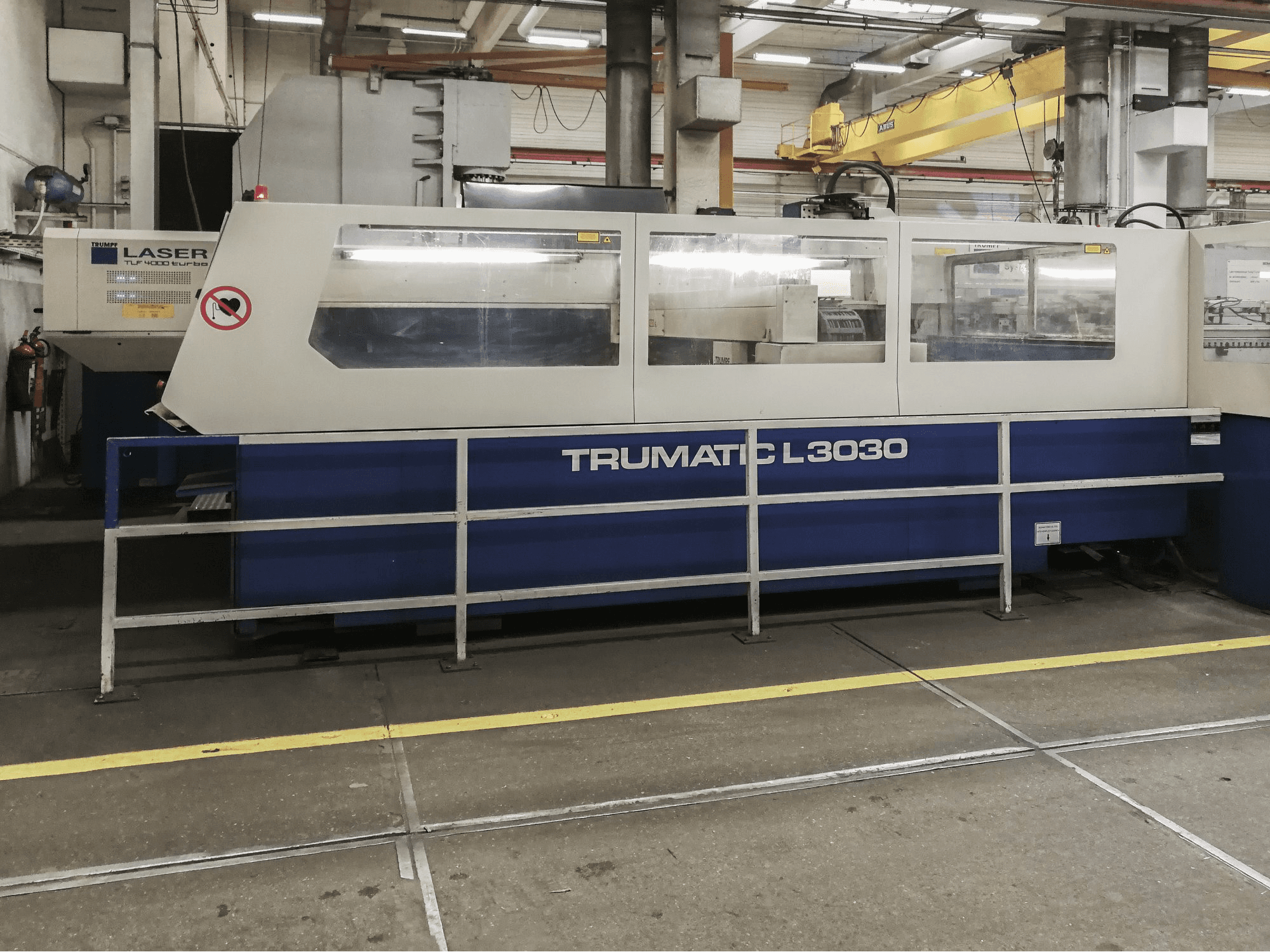 Links zicht 1 van Trumpf Trumatic L3030 machine