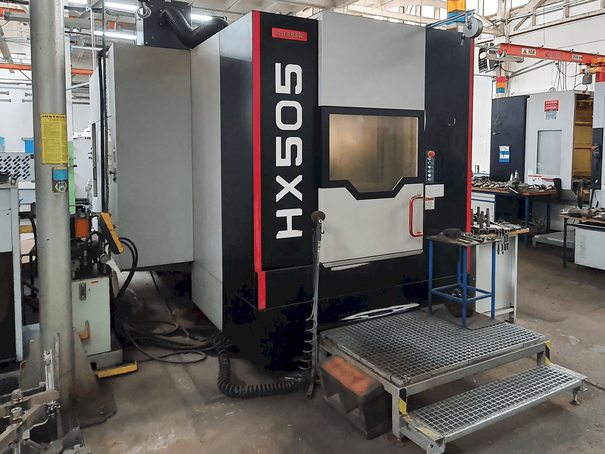 Vooraanzicht van Quaser HX505 AP machine