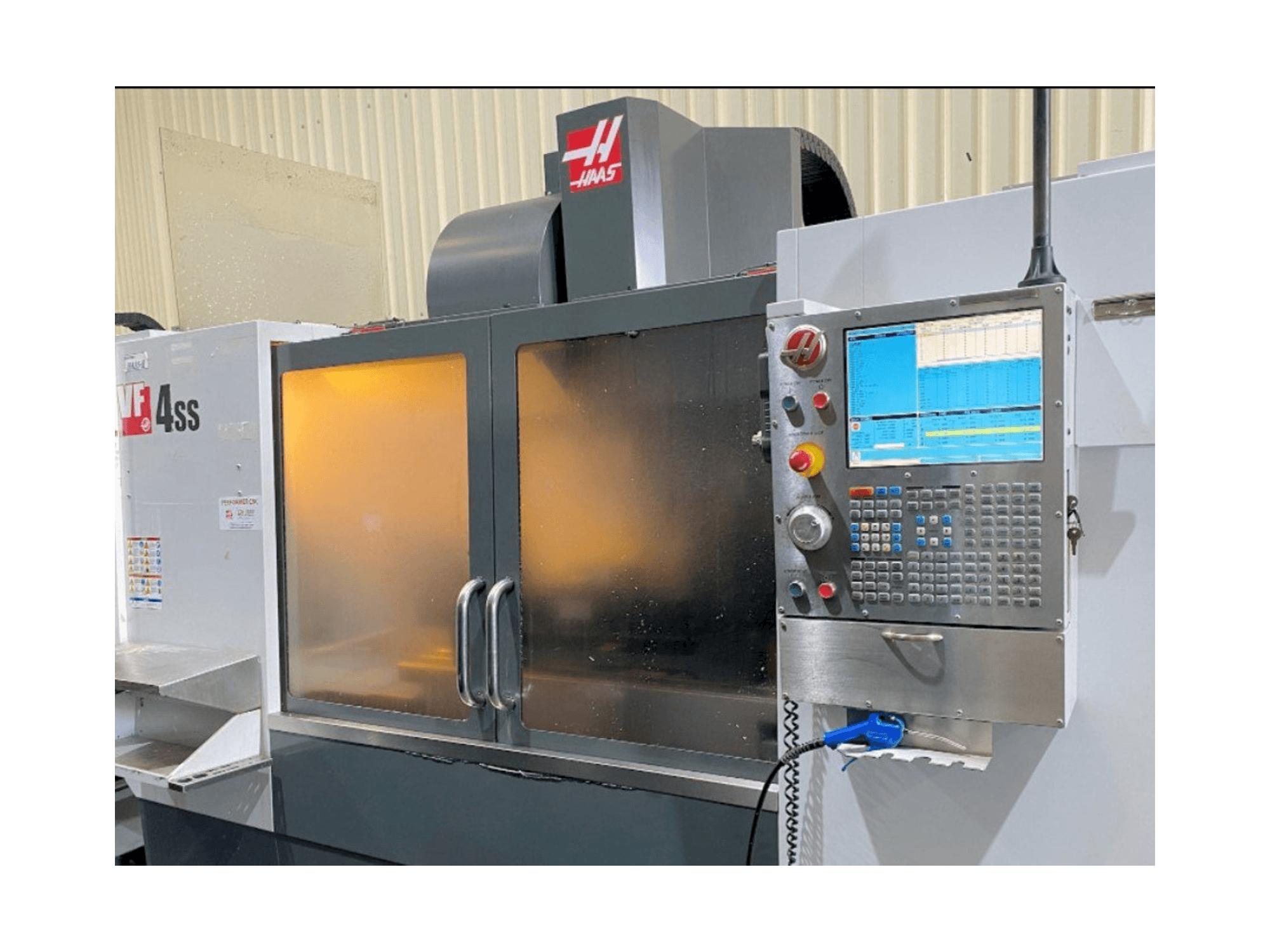 Vooraanzicht van HAAS VF-4SS machine