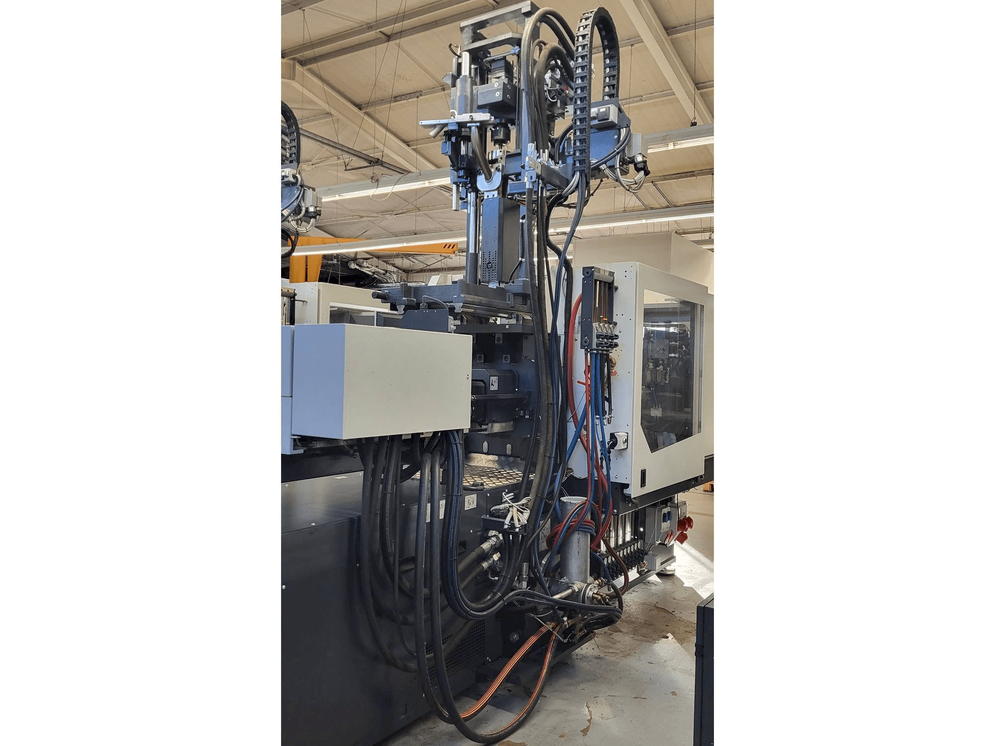 Linkerzijdeaanzicht van Sumitomo SHI DEMAG Systec Multi 120/470-200h/80V machine