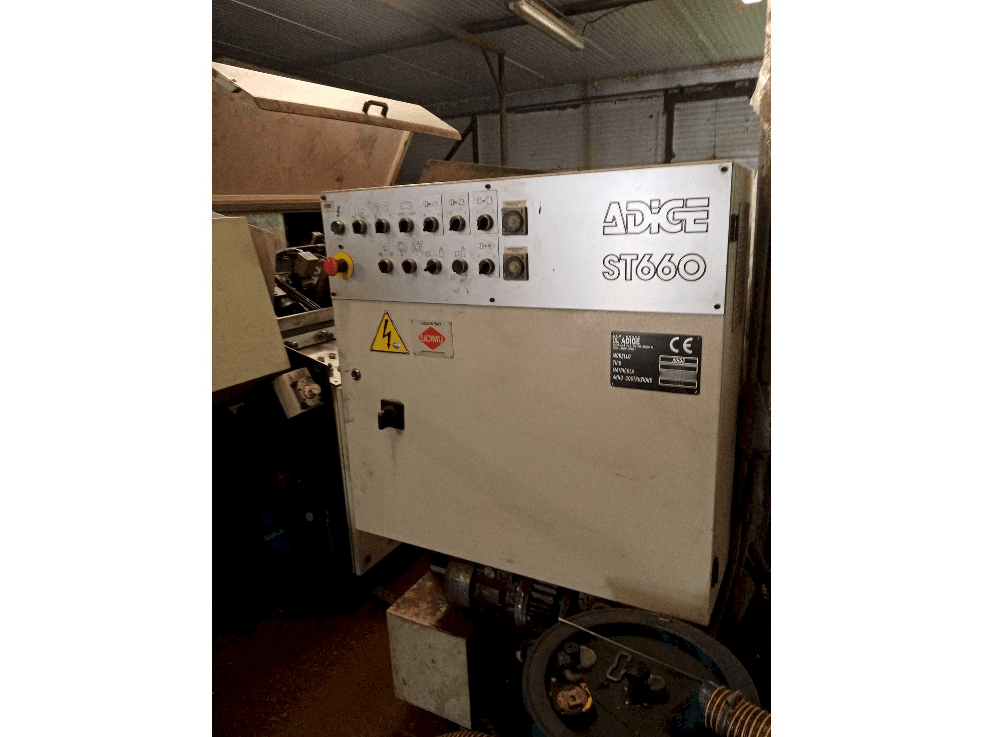 Vooraanzicht van ADIGE TT640 ST660 machine