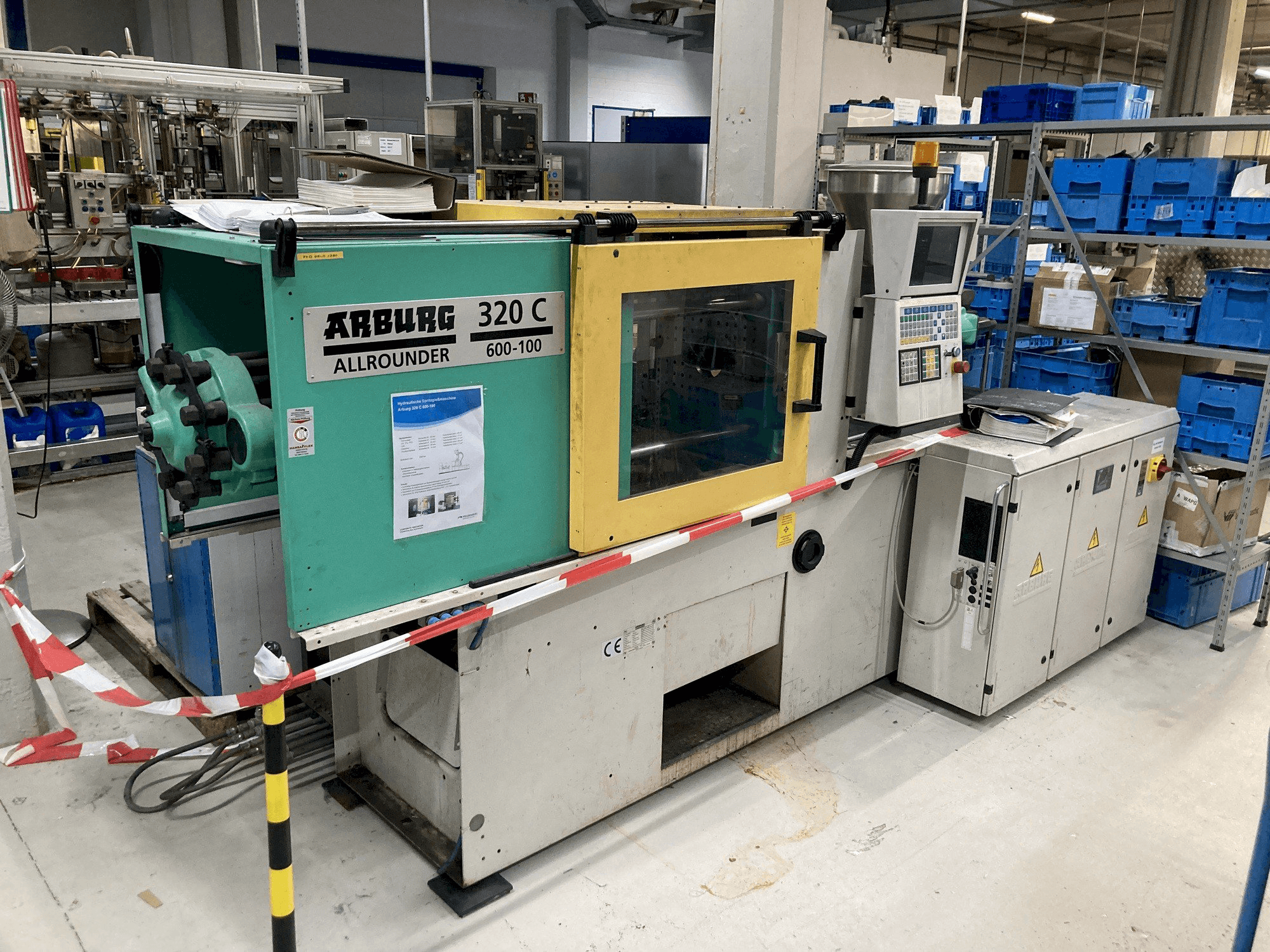Vooraanzicht van Arburg 320 C 600 machine