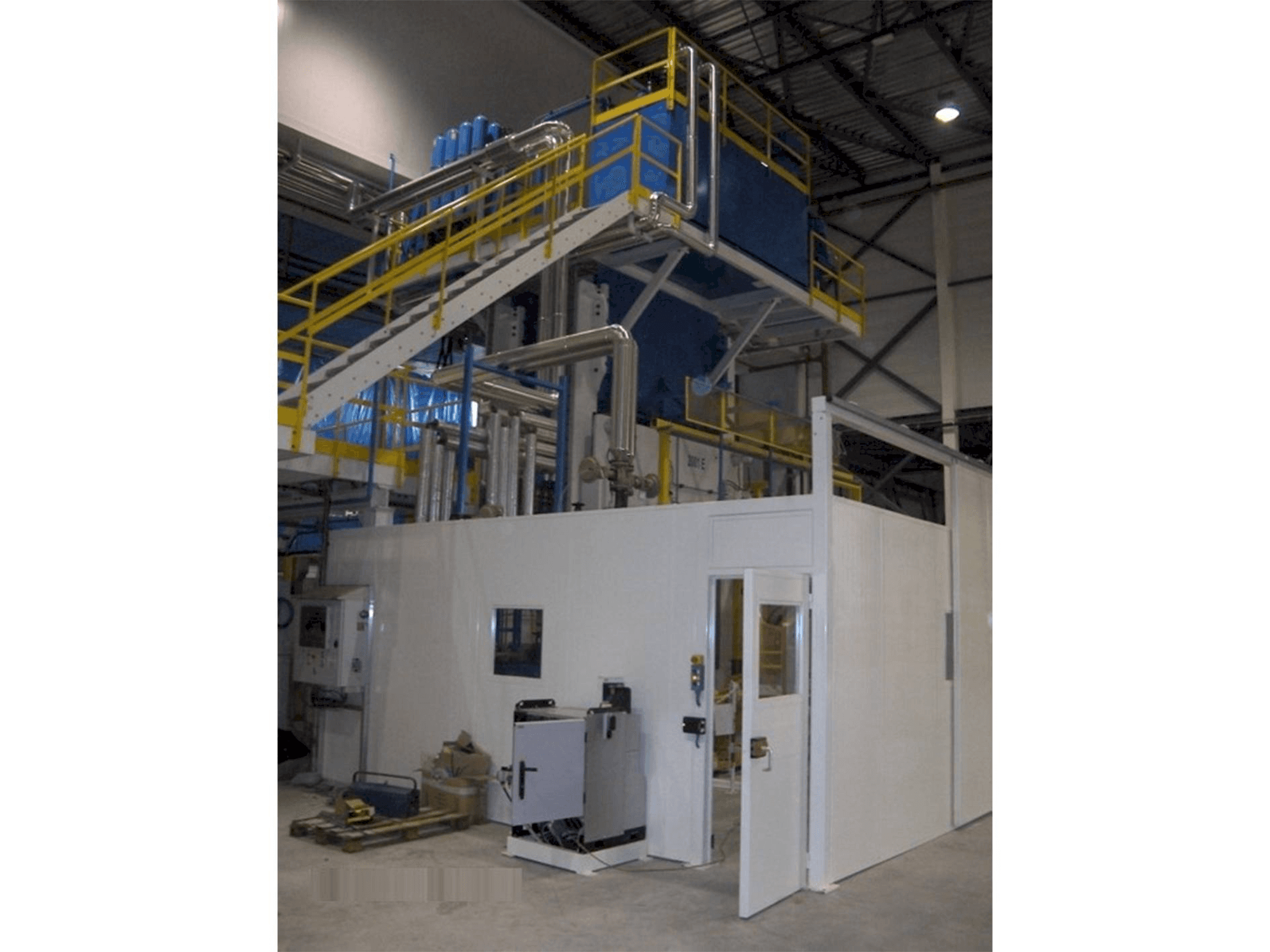 Vooraanzicht van Pinette 2000 Ton machine