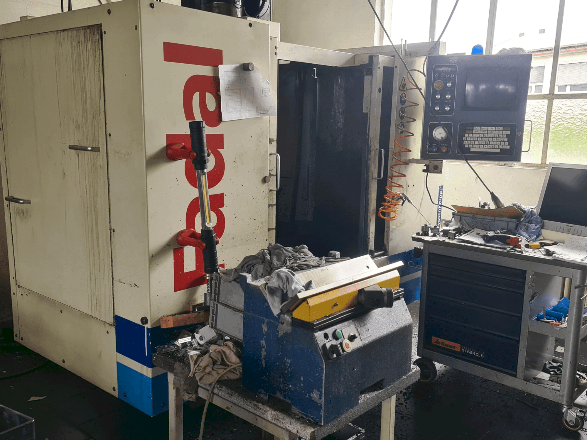 Vooraanzicht van FADAL 910 machine