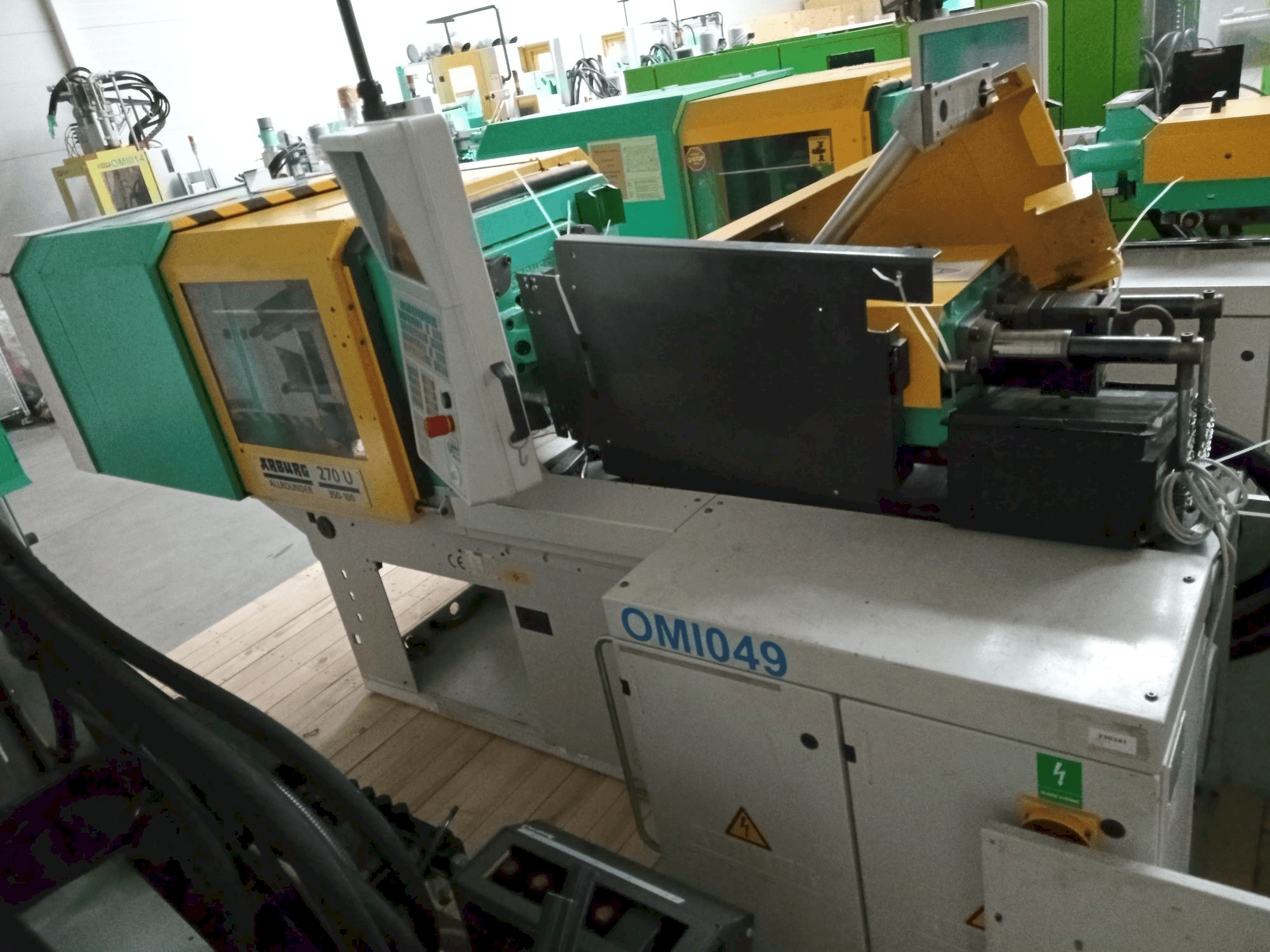 Vooraanzicht van Arburg Allrounder 270U 350-100U machine