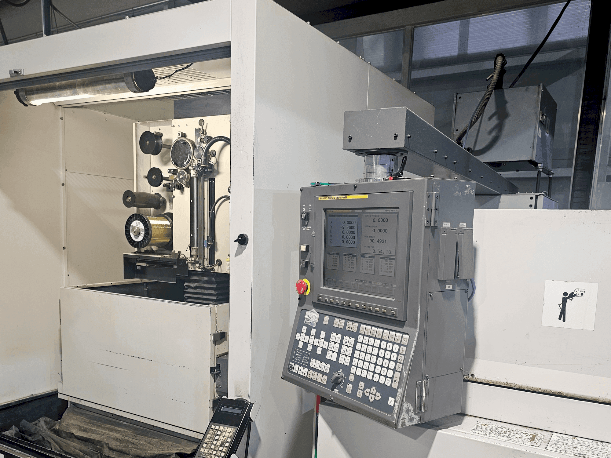 Vooraanzicht van FANUC alpha 1iC machine