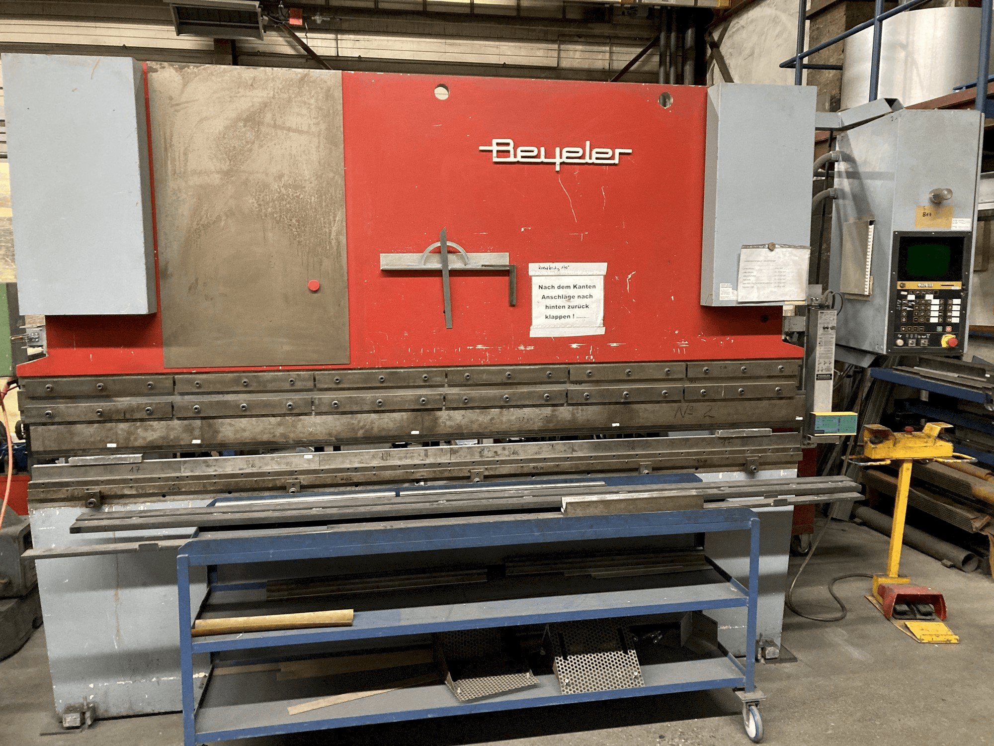 Vooraanzicht van BEYELER M3 machine