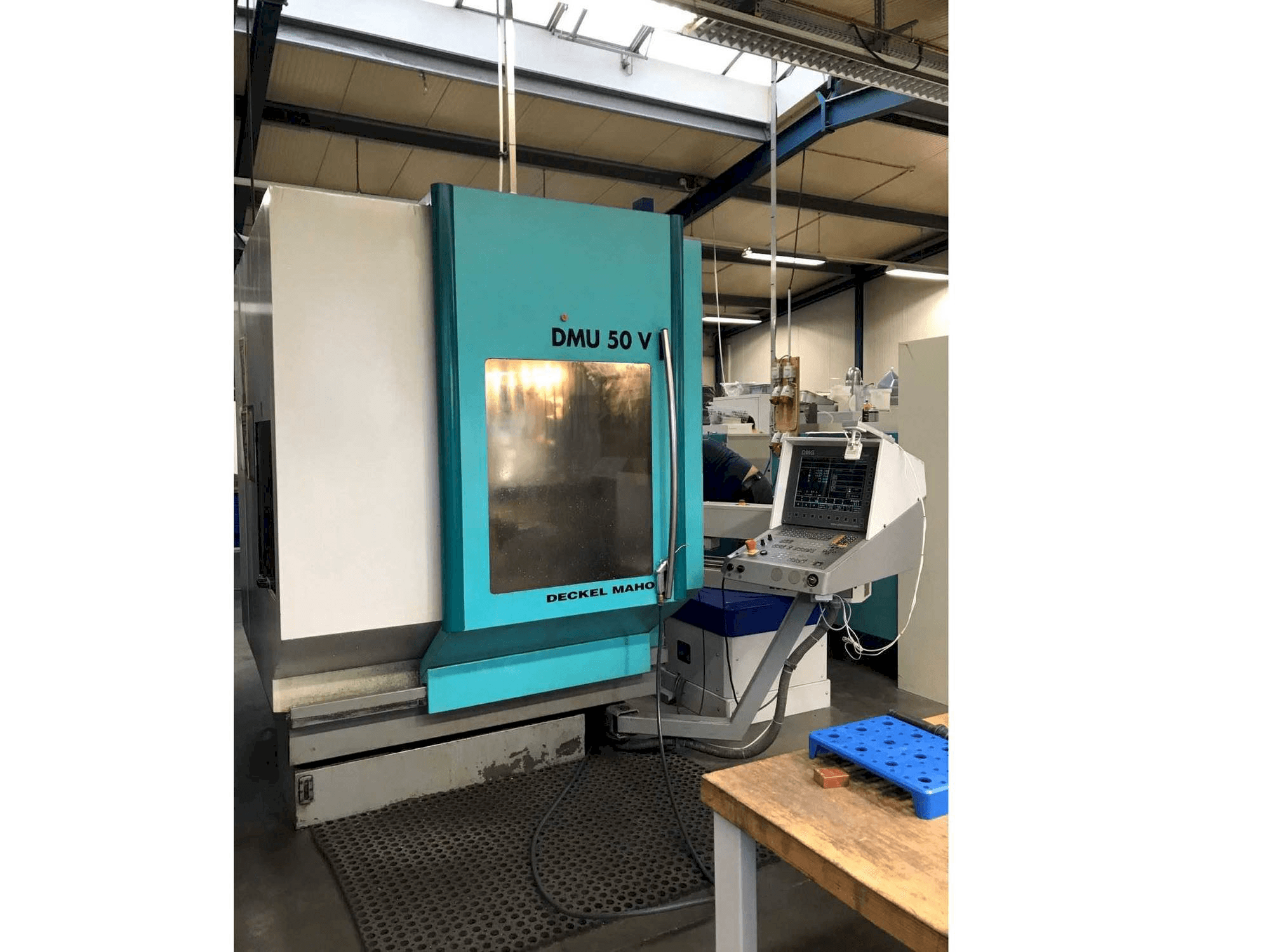 Linkerzijdeaanzicht van DECKEL MAHO DMU 50 V machine