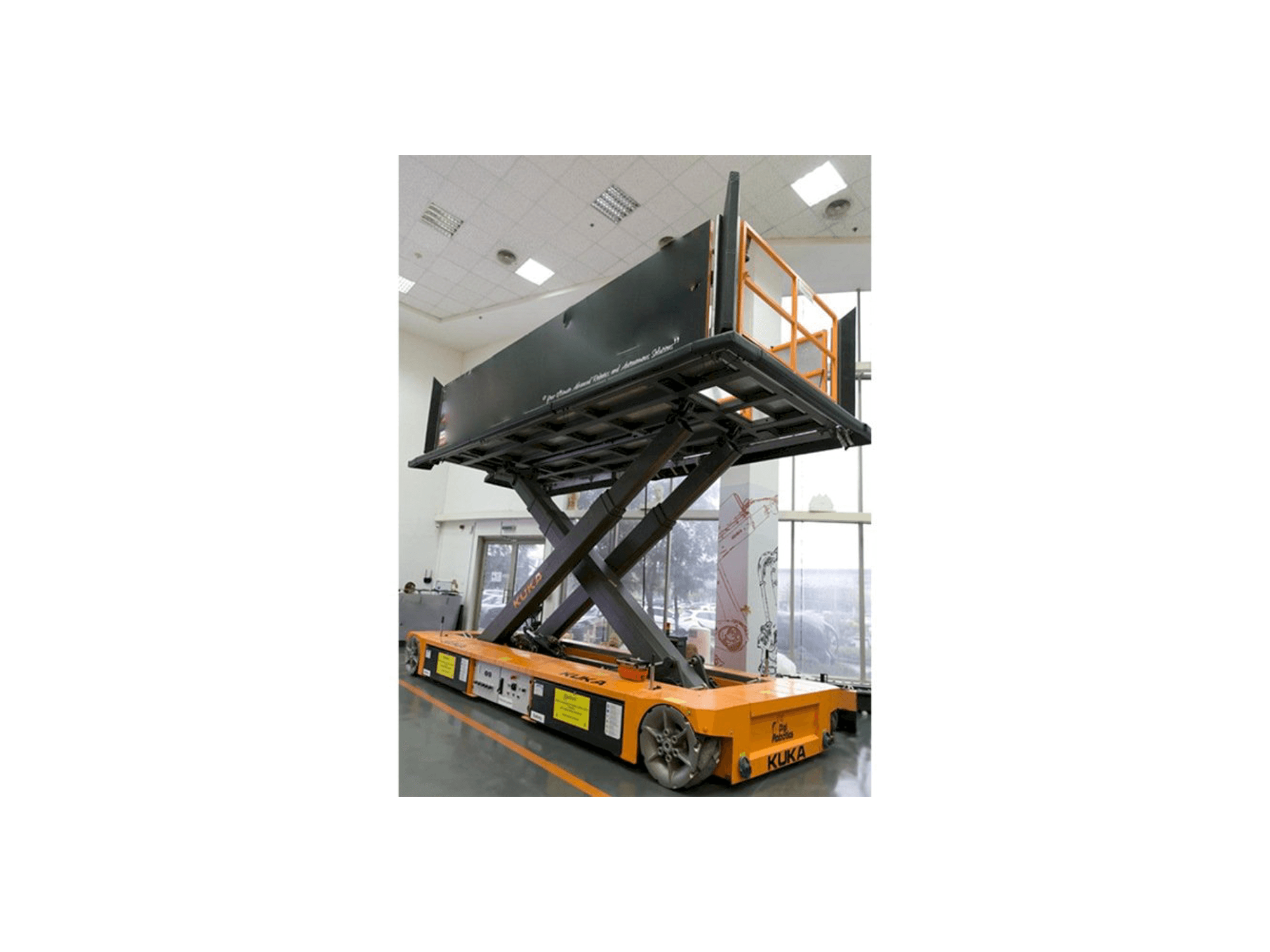 Vooraanzicht van KUKA KoM TL-3 E575 1000 machine