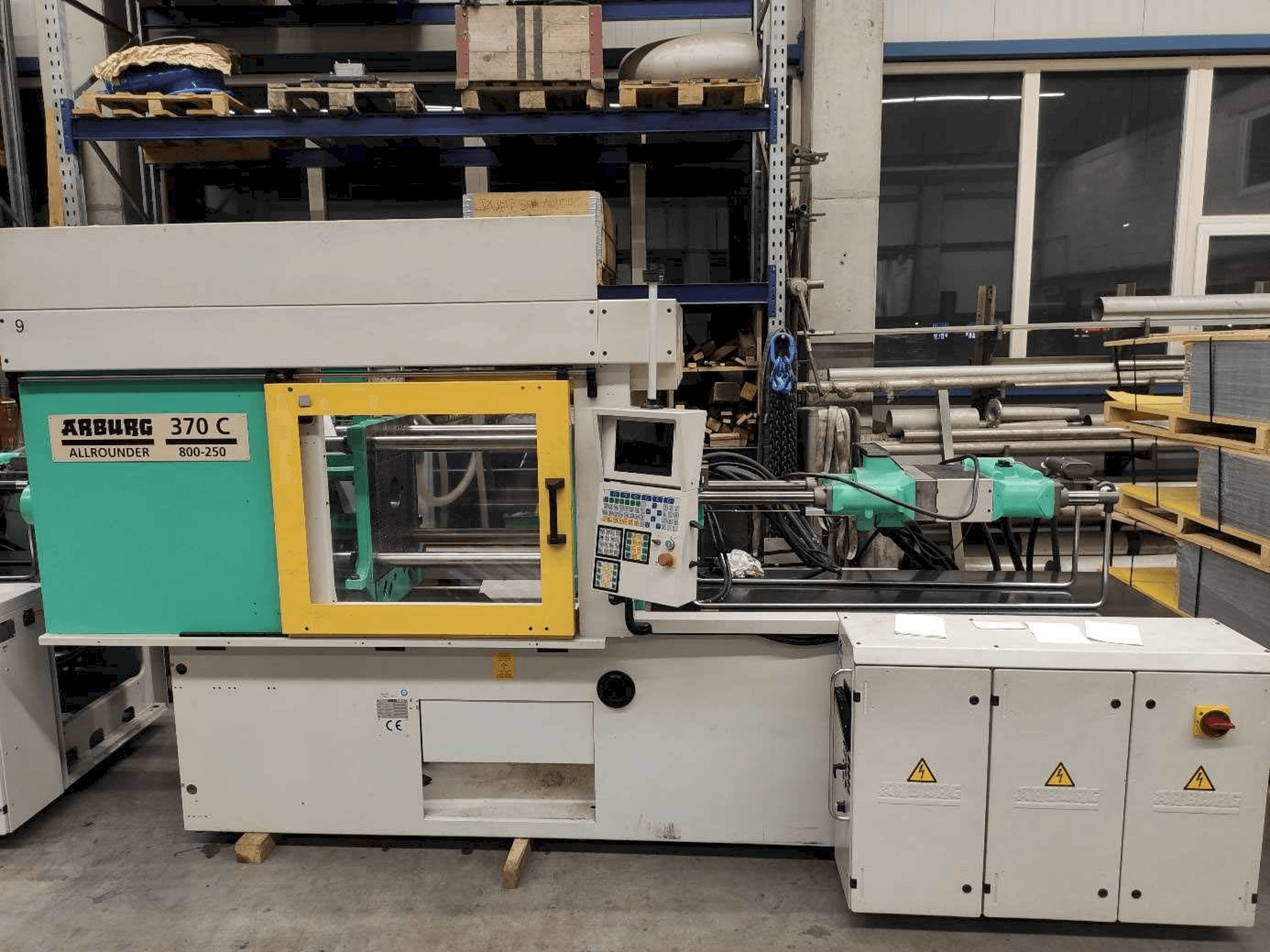 Vooraanzicht van Arburg 370C-800-250 machine