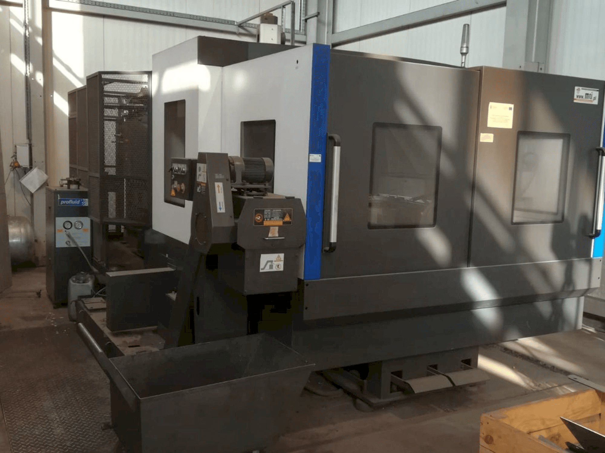 Vooraanzicht van Hyundai Wia KH63G machine