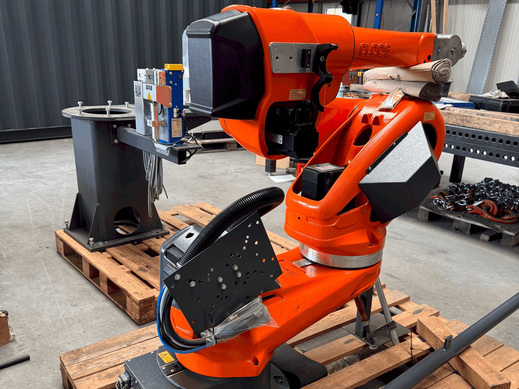 Vooraanzicht van CLOOS QIROX QRC 350-E machine