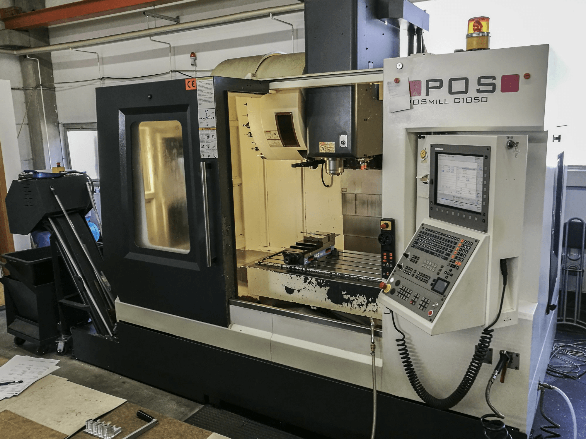 Recht aanzicht van POS POSmill C1050 machine