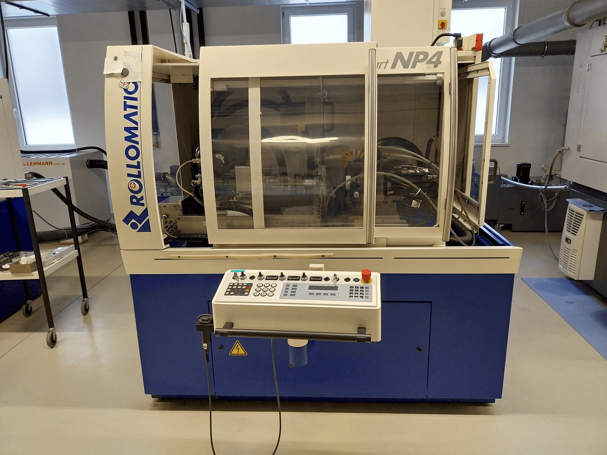 Vooraanzicht van ROLLOMATIC NP4 machine