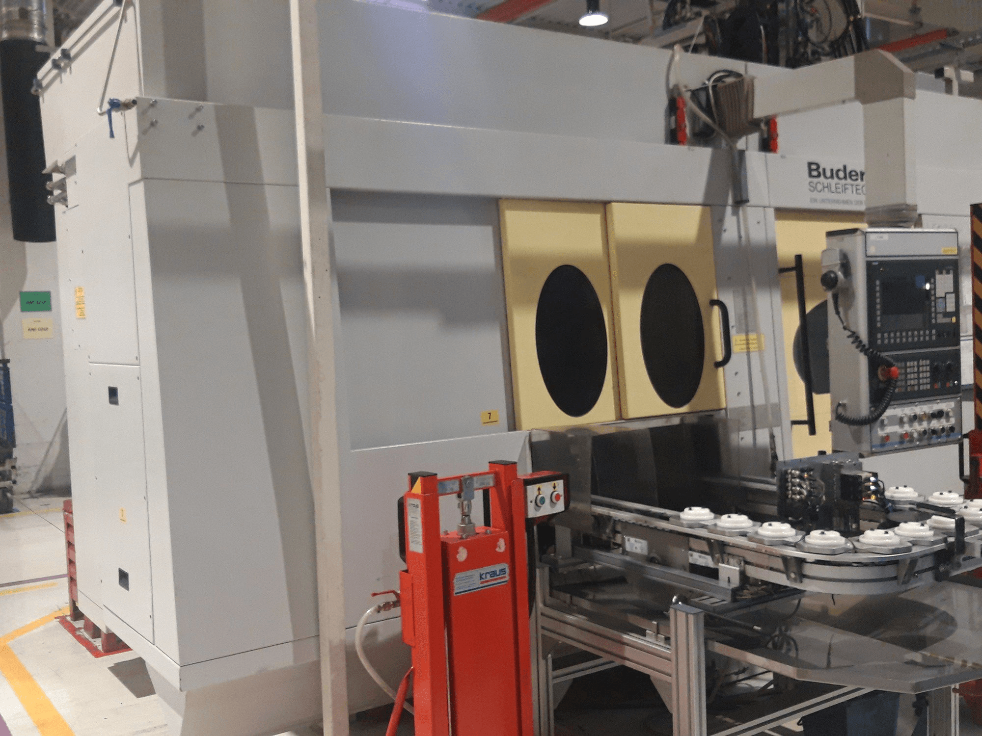 Vooraanzicht van Budeurus CNC 245 + Automation machine