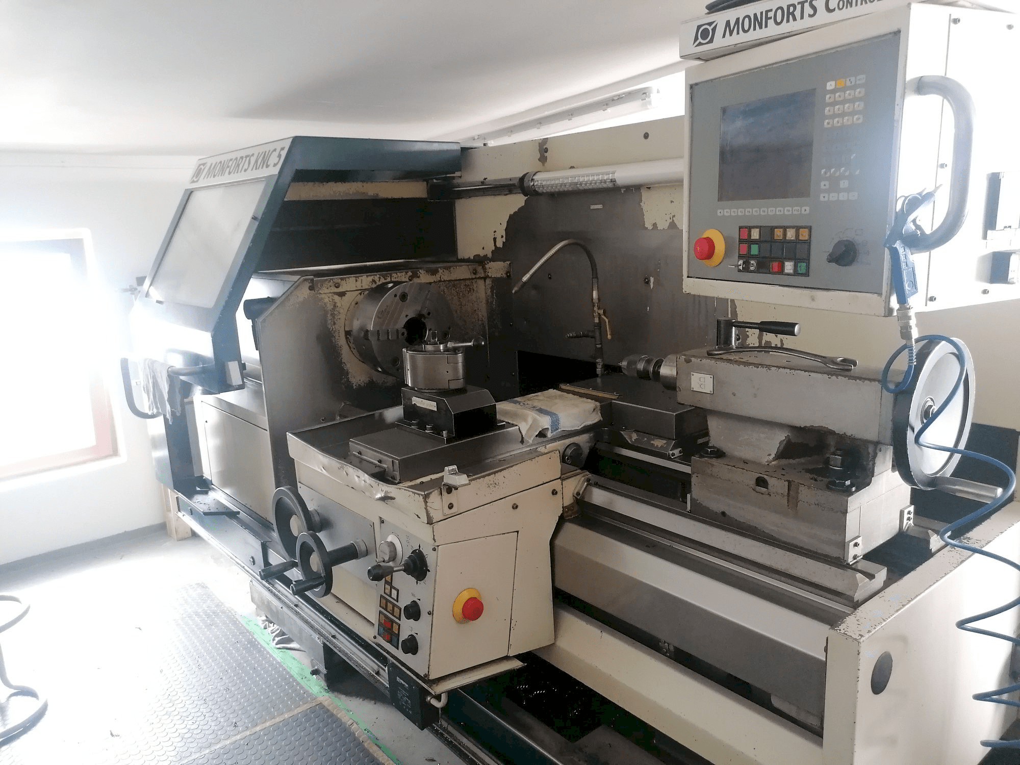 Vooraanzicht van Monforts Knc 5 machine