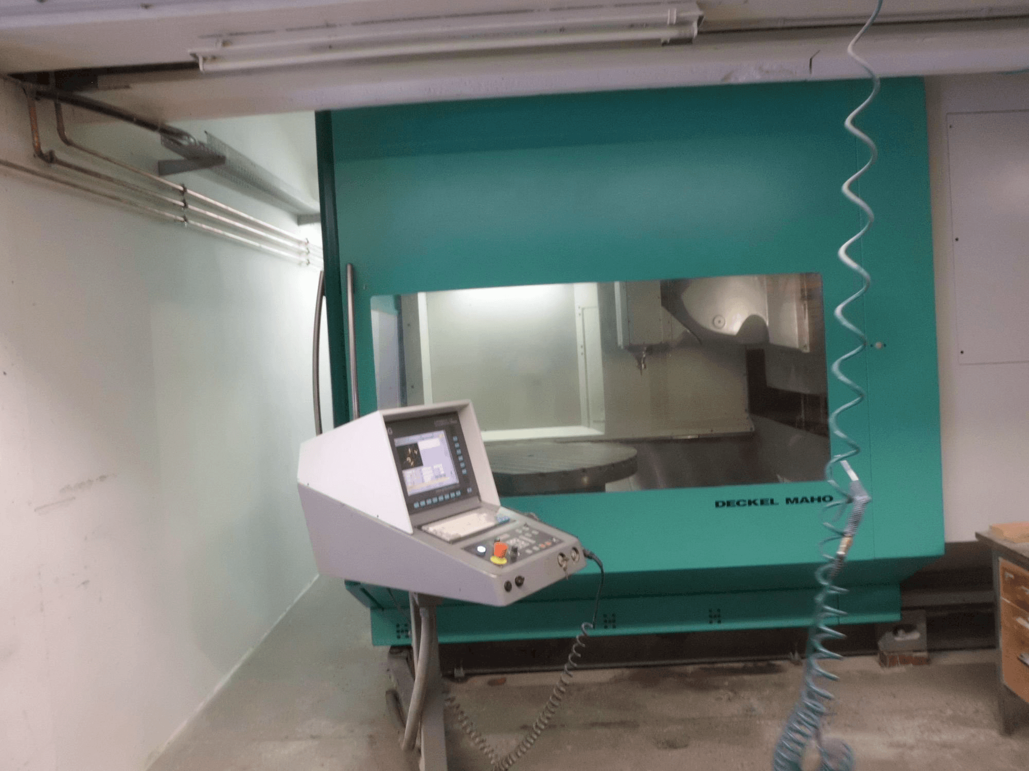 Vooraanzicht van DECKEL MAHO DMU 125 P machine