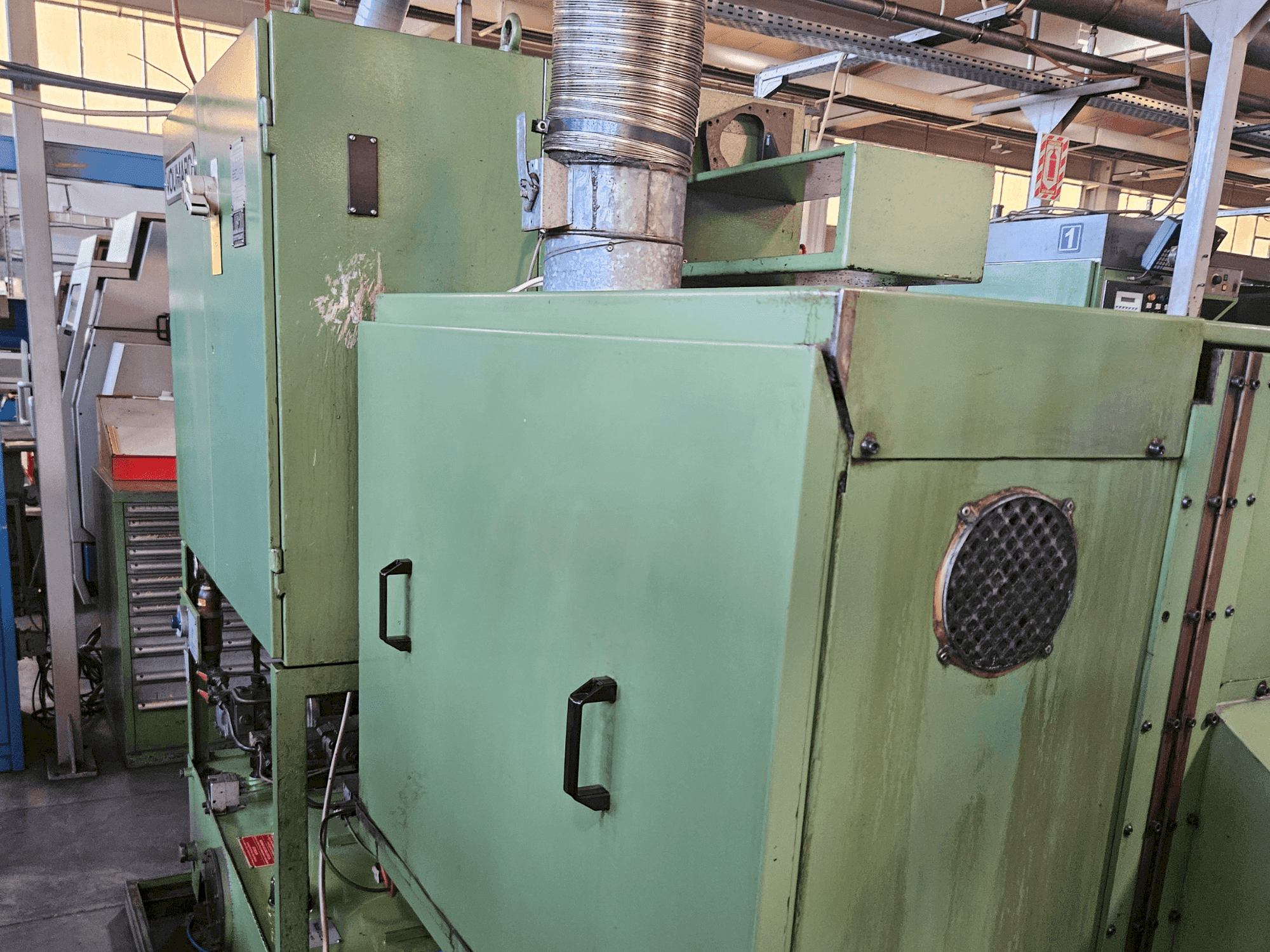 Vooraanzicht van VOUMARD 203 C 31 machine