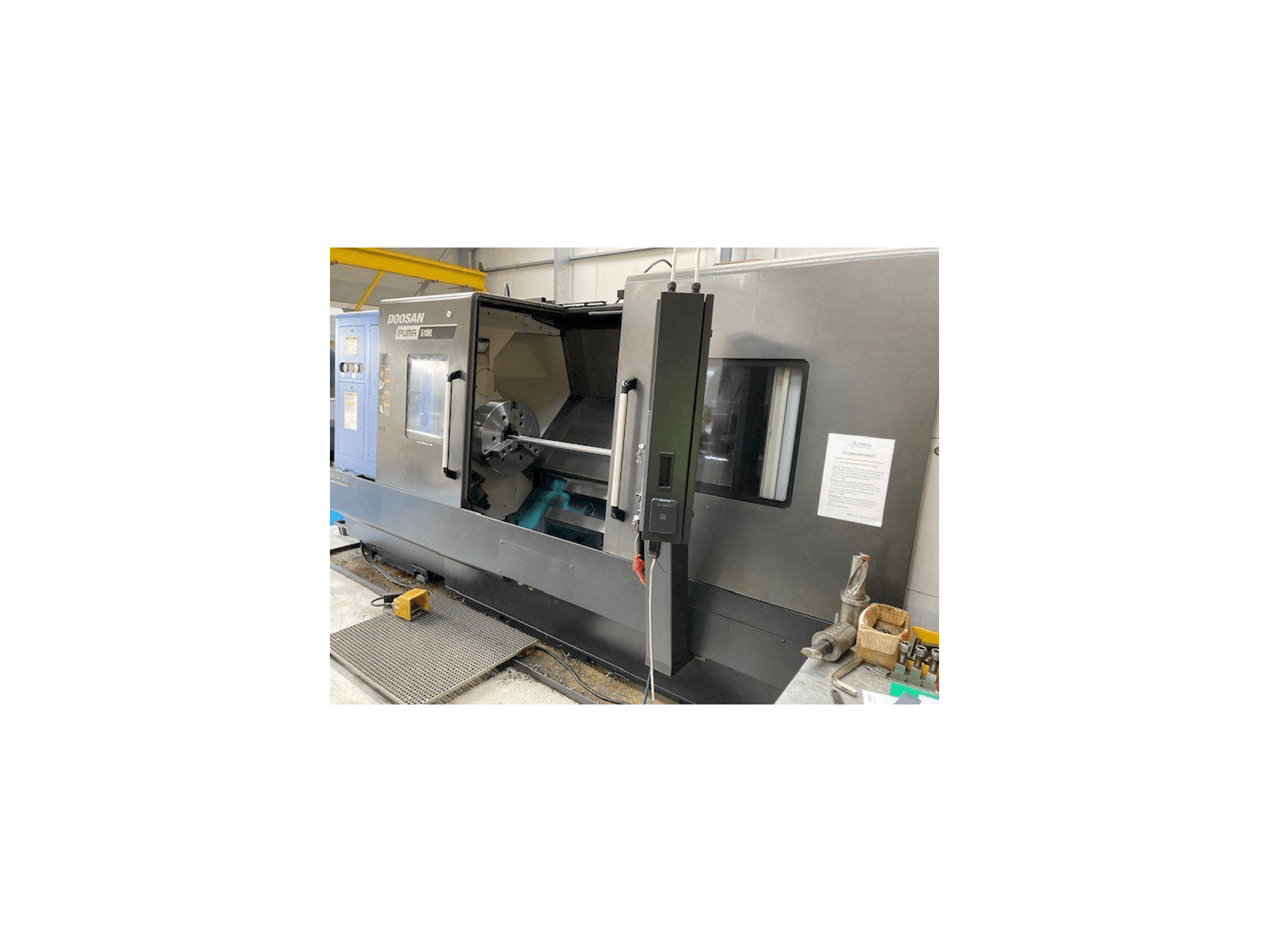 Vooraanzicht van Doosan Puma 5100LB machine