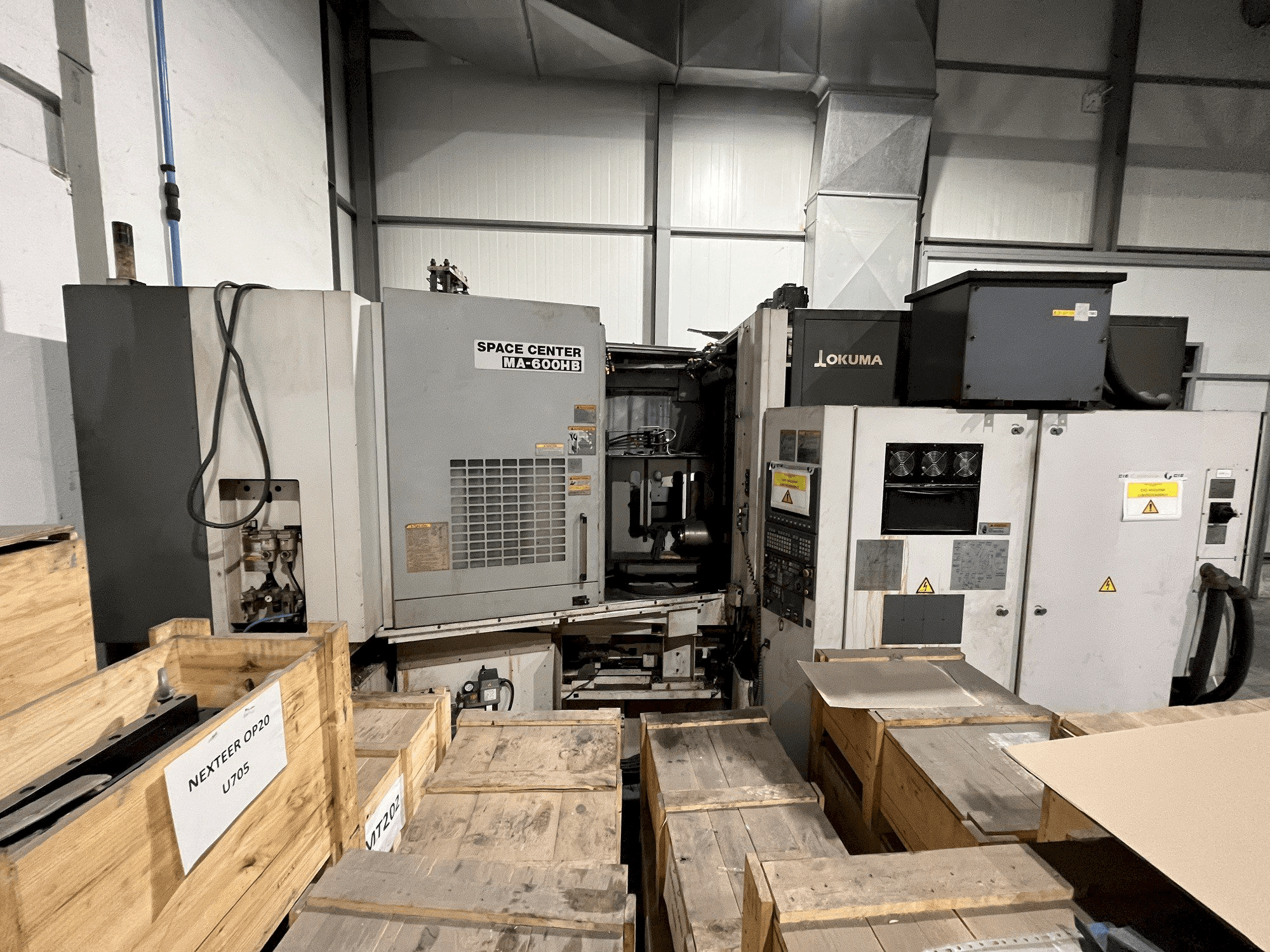 Vooraanzicht van Okuma MA-600HB machine