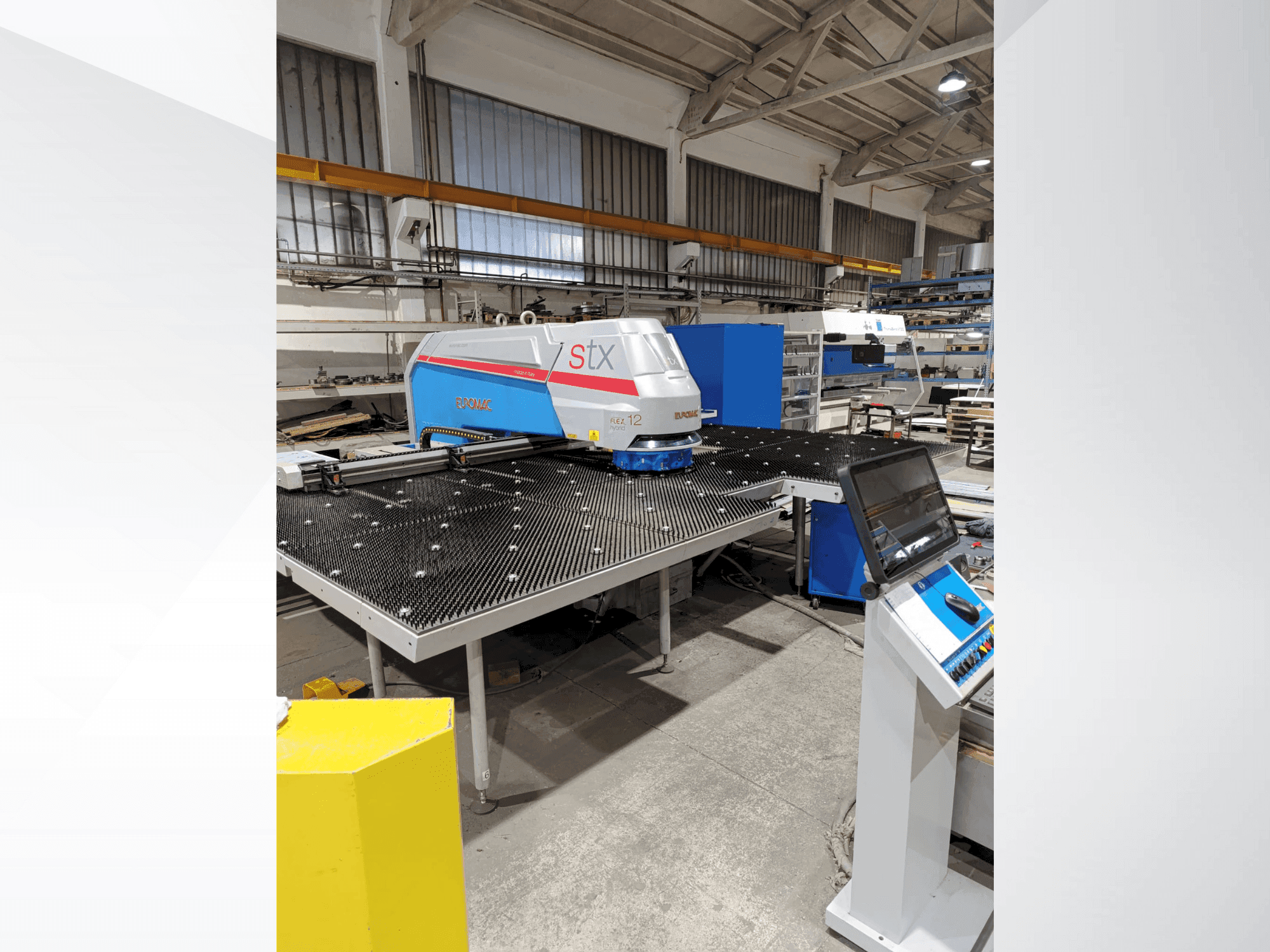 Vooraanzicht van Euromac STX FLEX 12 1500/22-2500 machine