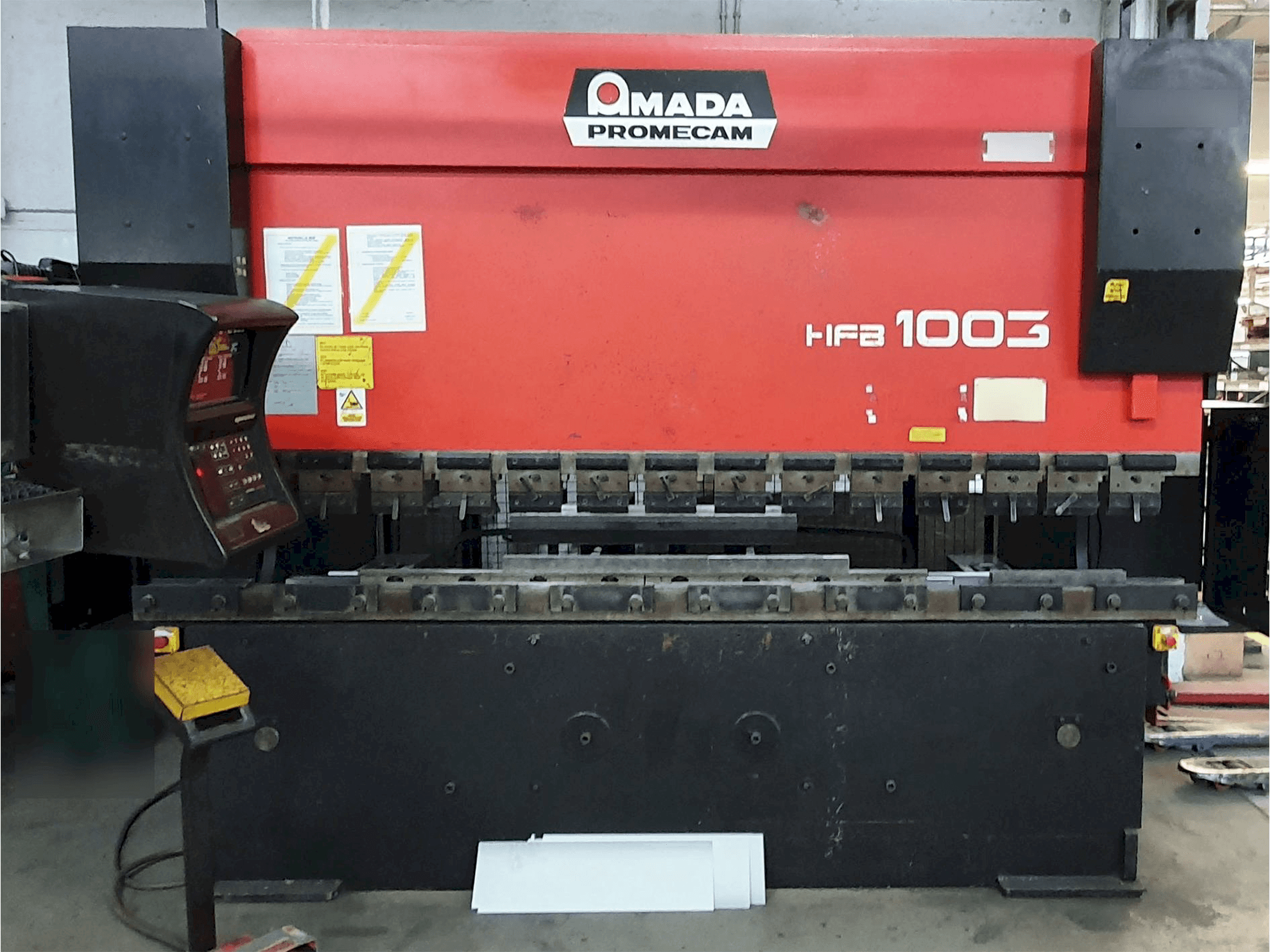 Vooraanzicht van AMADA HFB 100.3 machine