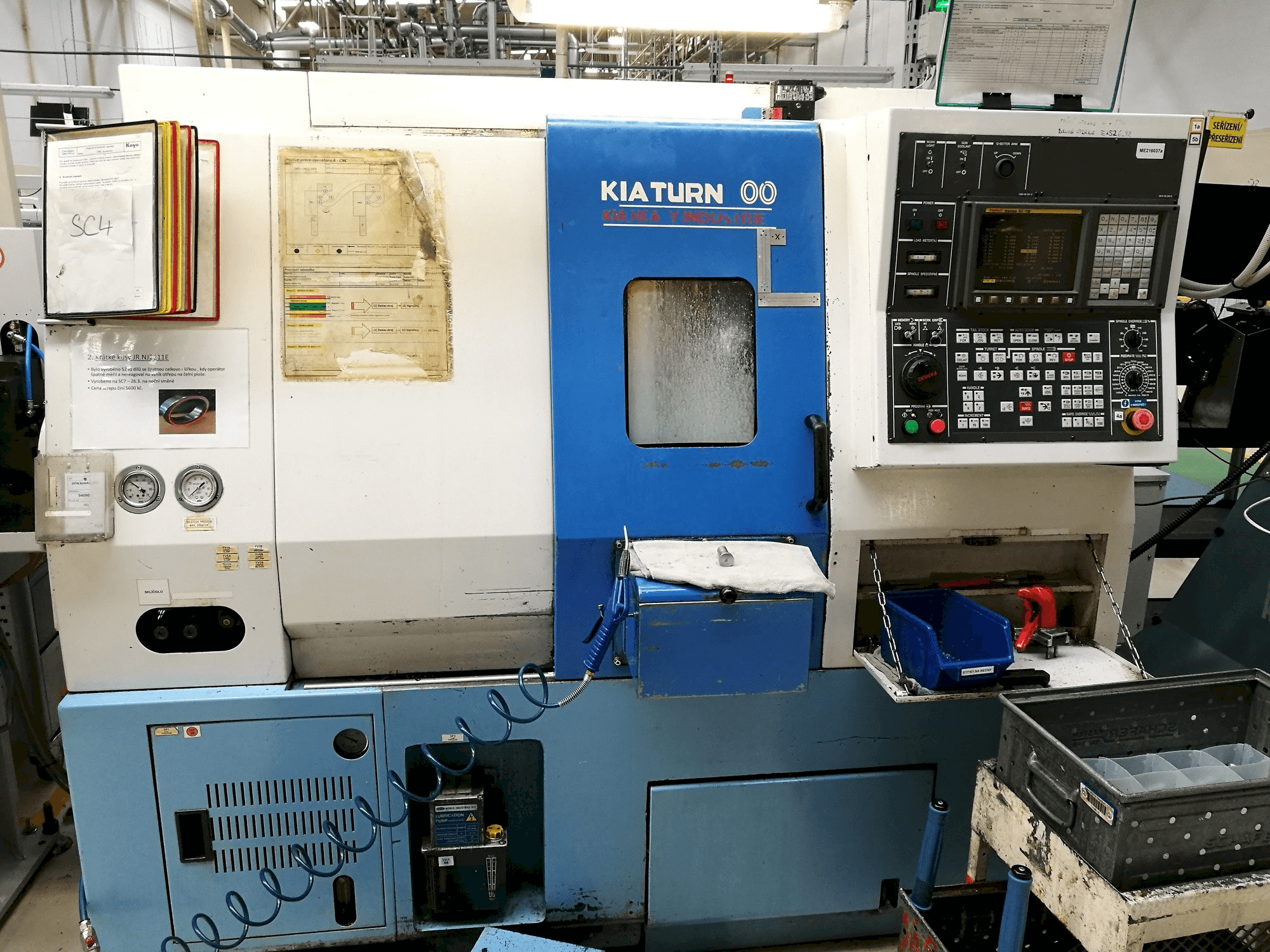 Vooraanzicht van Kia Super Kia Turn 200 machine