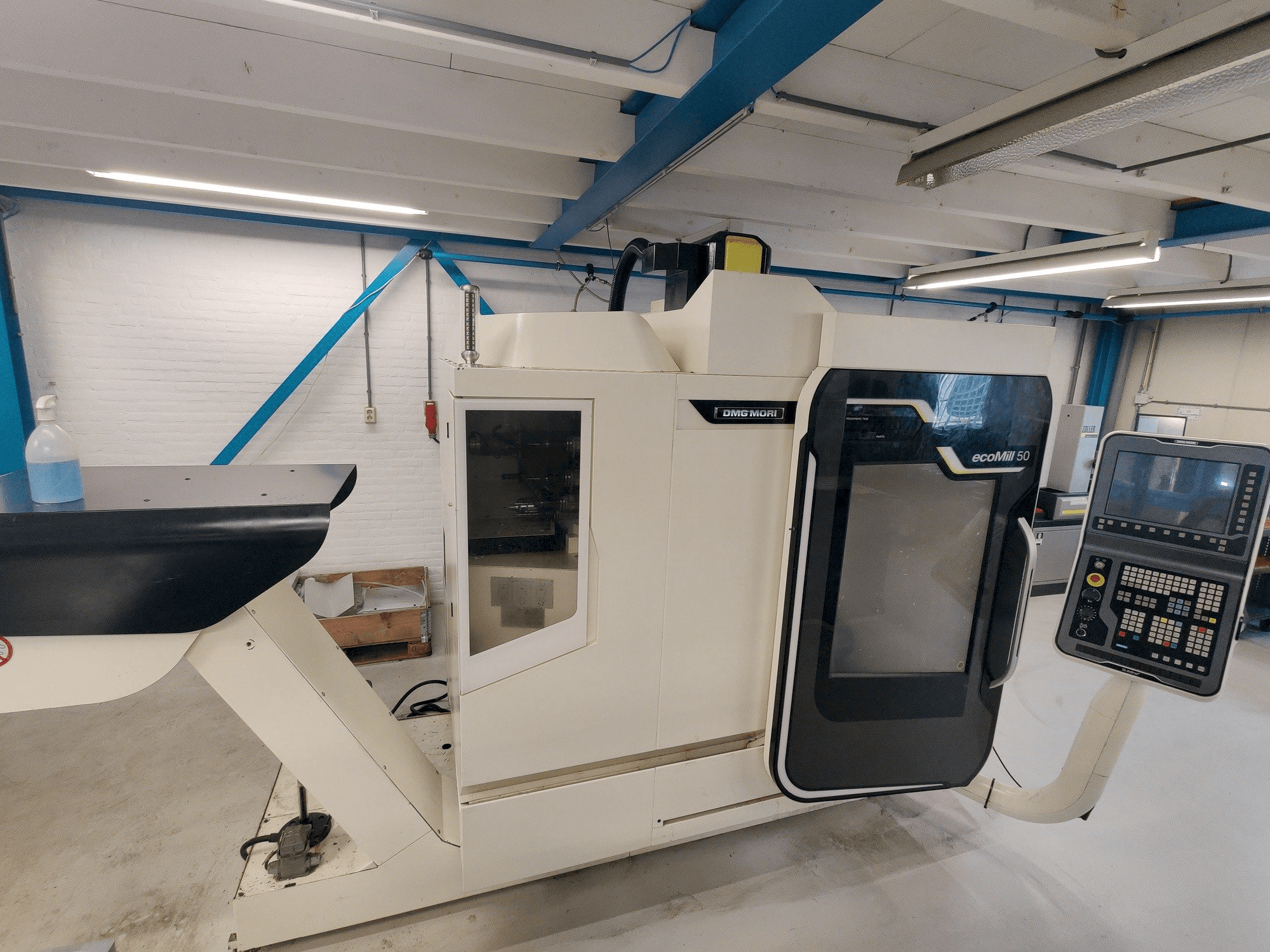 Vooraanzicht van DMG MORI DMU 50 ecoline machine