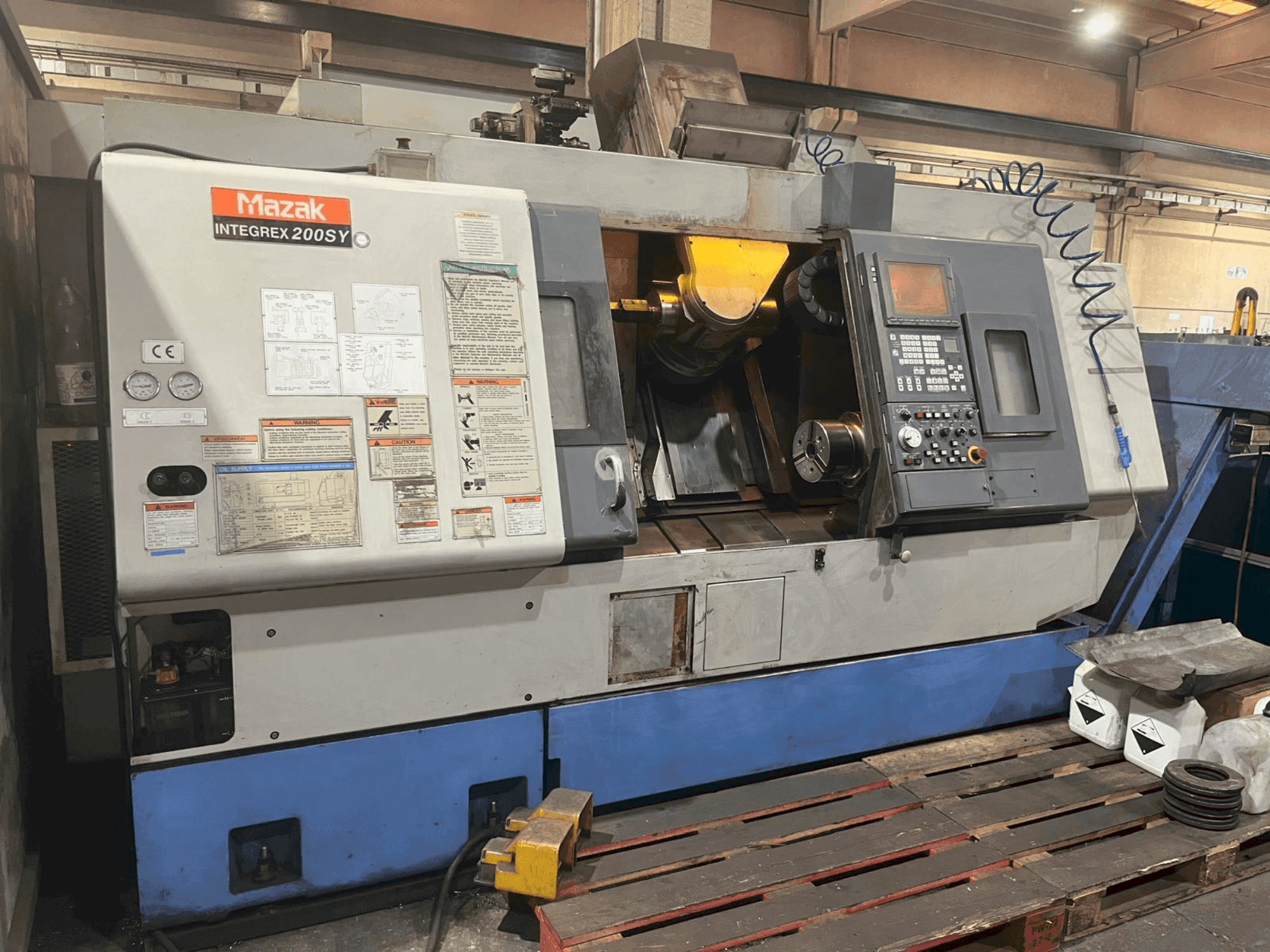 Vooraanzicht van Mazak INTEGREX 200 SY machine