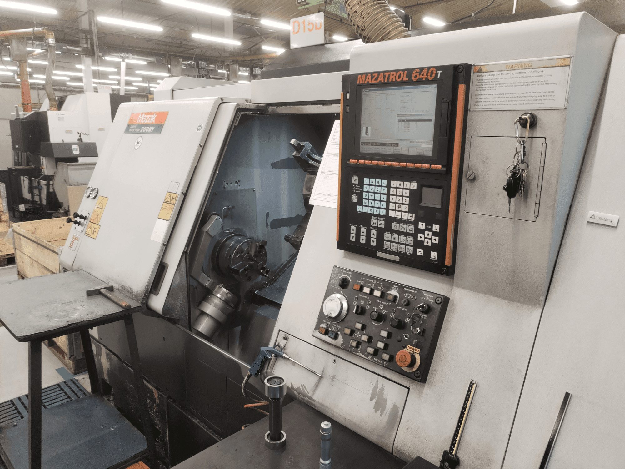 Vooraanzicht van Mazak SQT-200MY machine