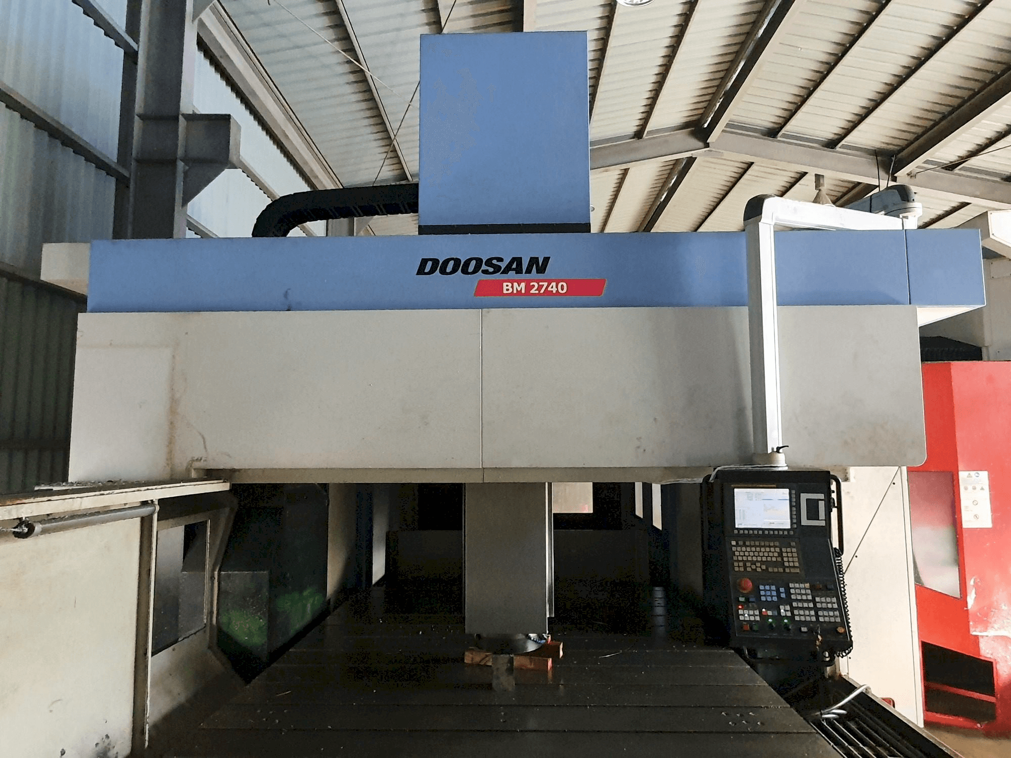 Vooraanzicht van Doosan BM2740 machine