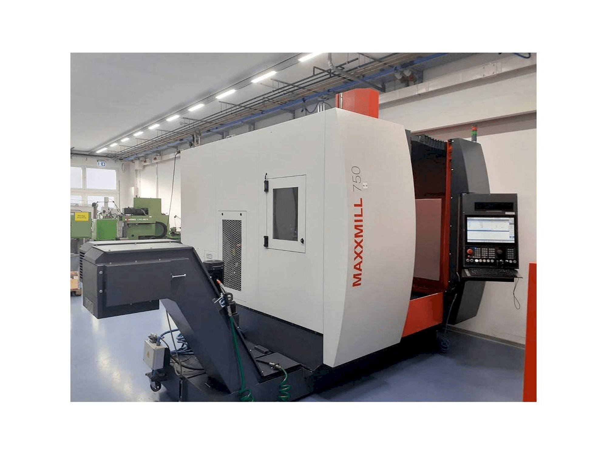 Vooraanzicht van EMCO Maxxmill 750 machine